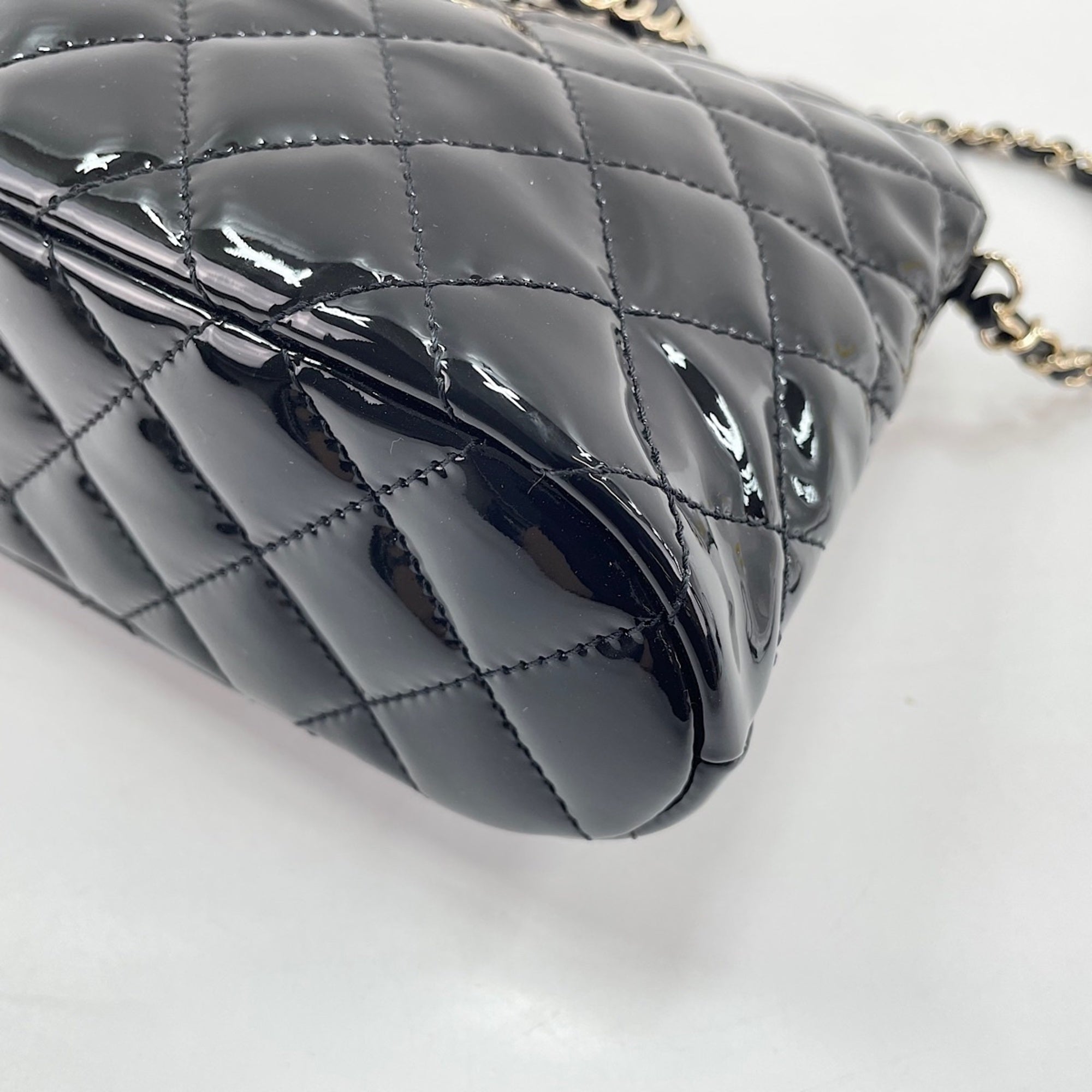 Chanel Black Handbag (Pre-Owned)