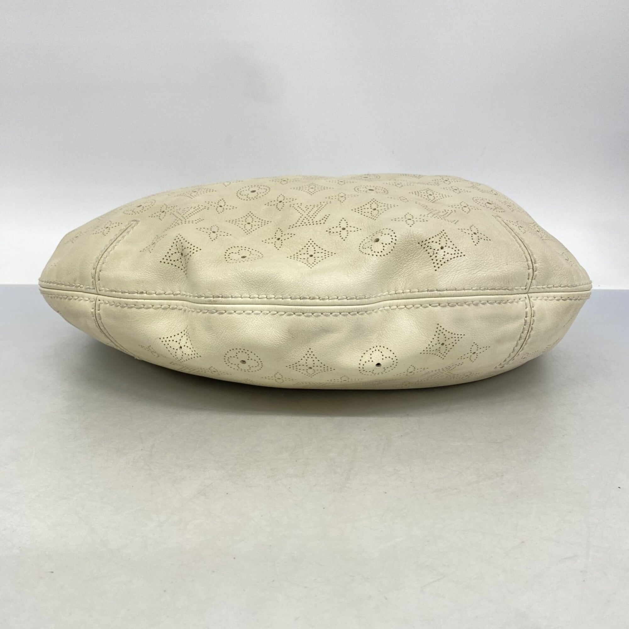 Louis Vuitton Blanc Shoulder Bag (Pre-Owned)