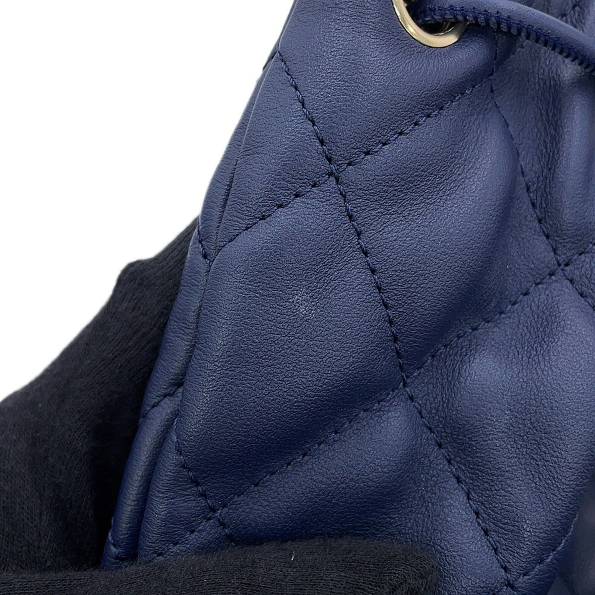 Chanel Matelasse Navy Leather Handbag (Pre-Owned)