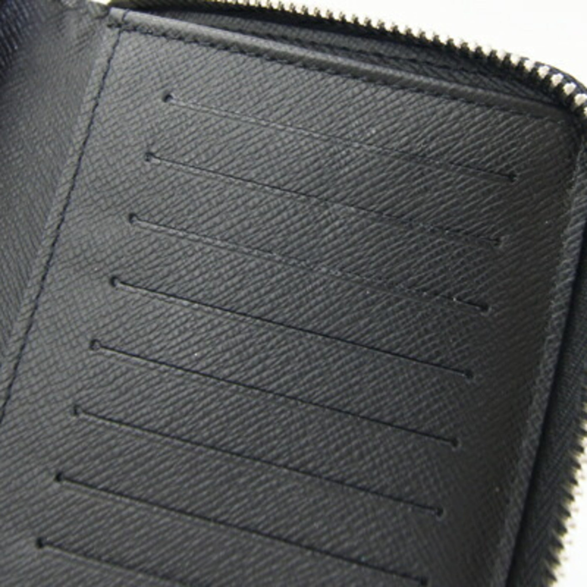 Louis Vuitton Black Noir Taiga Leather Leather Long Wallet (Bi-Fold) (Pre-Owned)