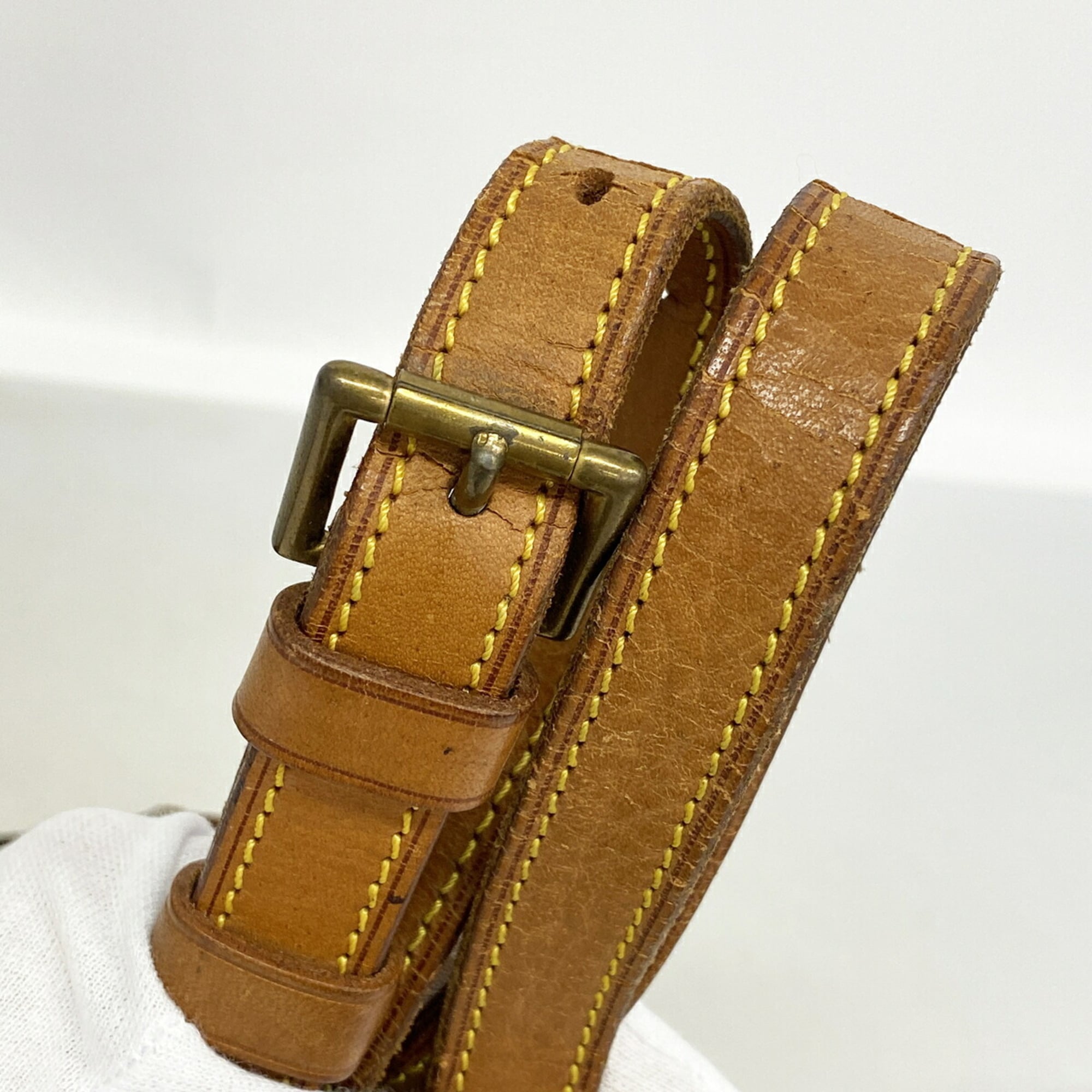 Louis Vuitton Brown Shoulder Bag (Pre-Owned)