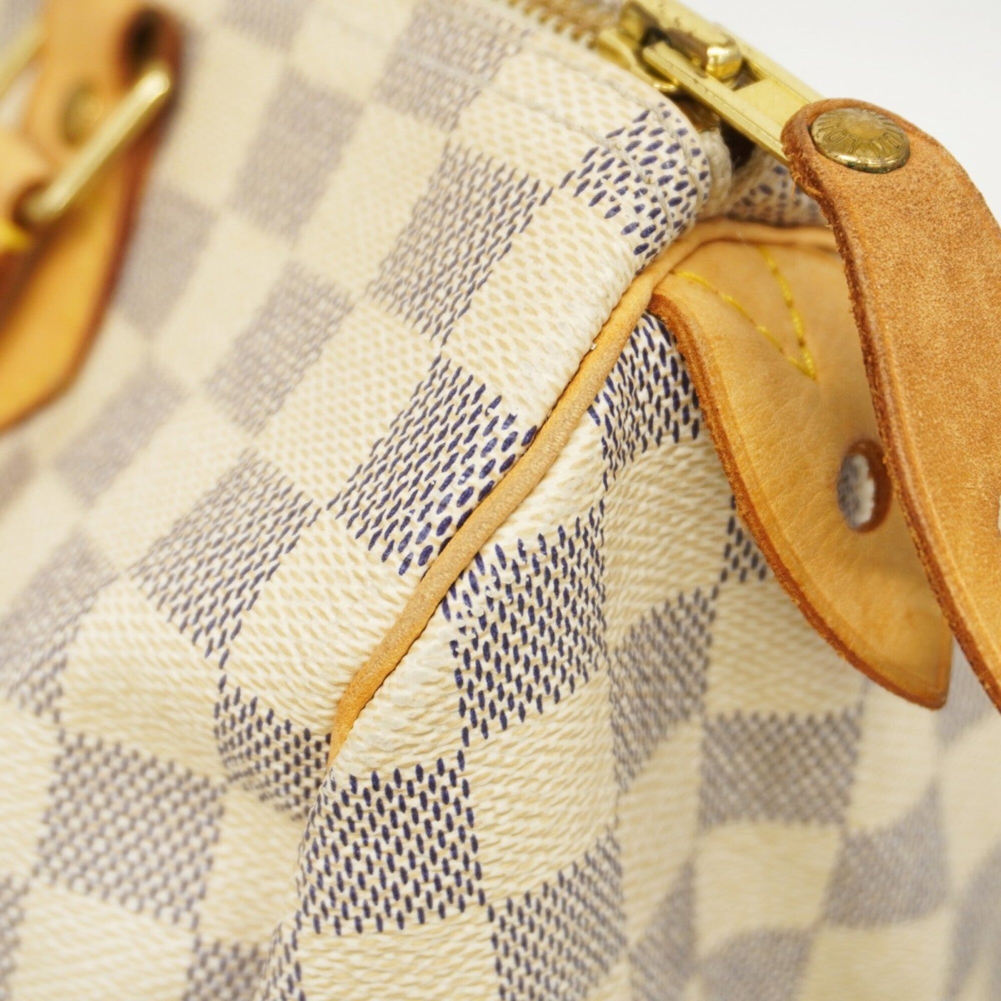 Louis Vuitton White Handbag (Pre-Owned)