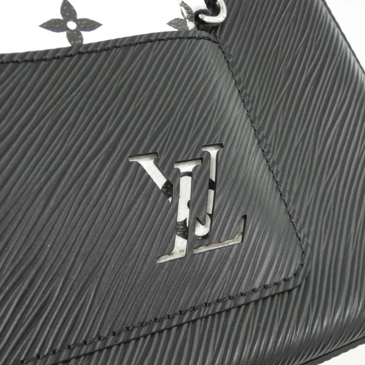 Louis Vuitton Black Leather Pouch Shoulder Bag (Pre-Owned)