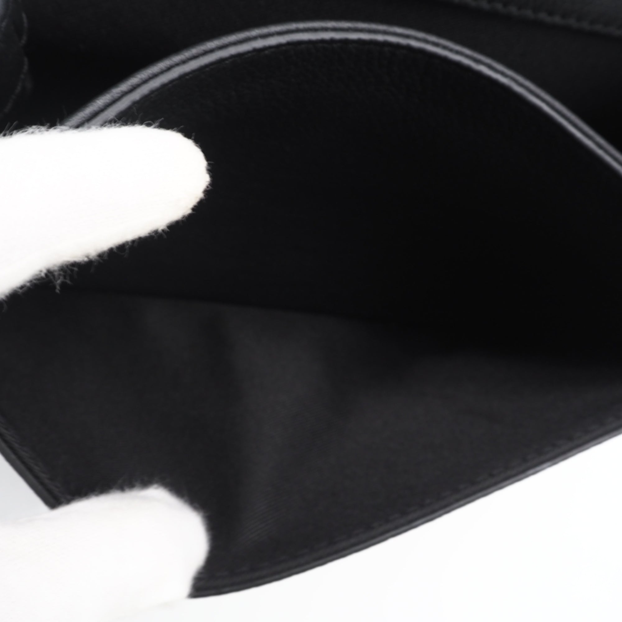 Louis Vuitton Black Leather Shoulder Bag (Pre-Owned)