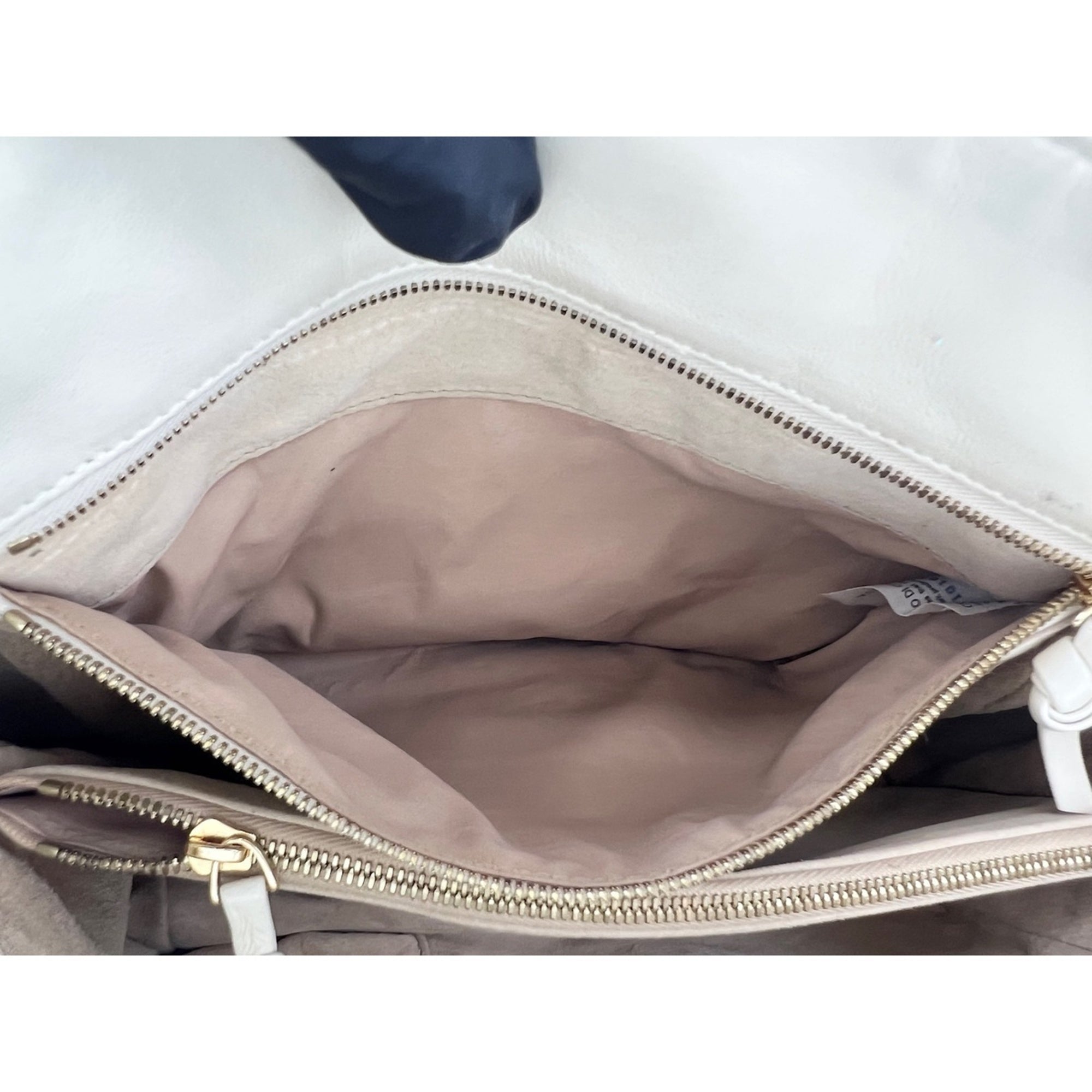 Bottega Veneta White Shoulder Bag (Pre-Owned)
