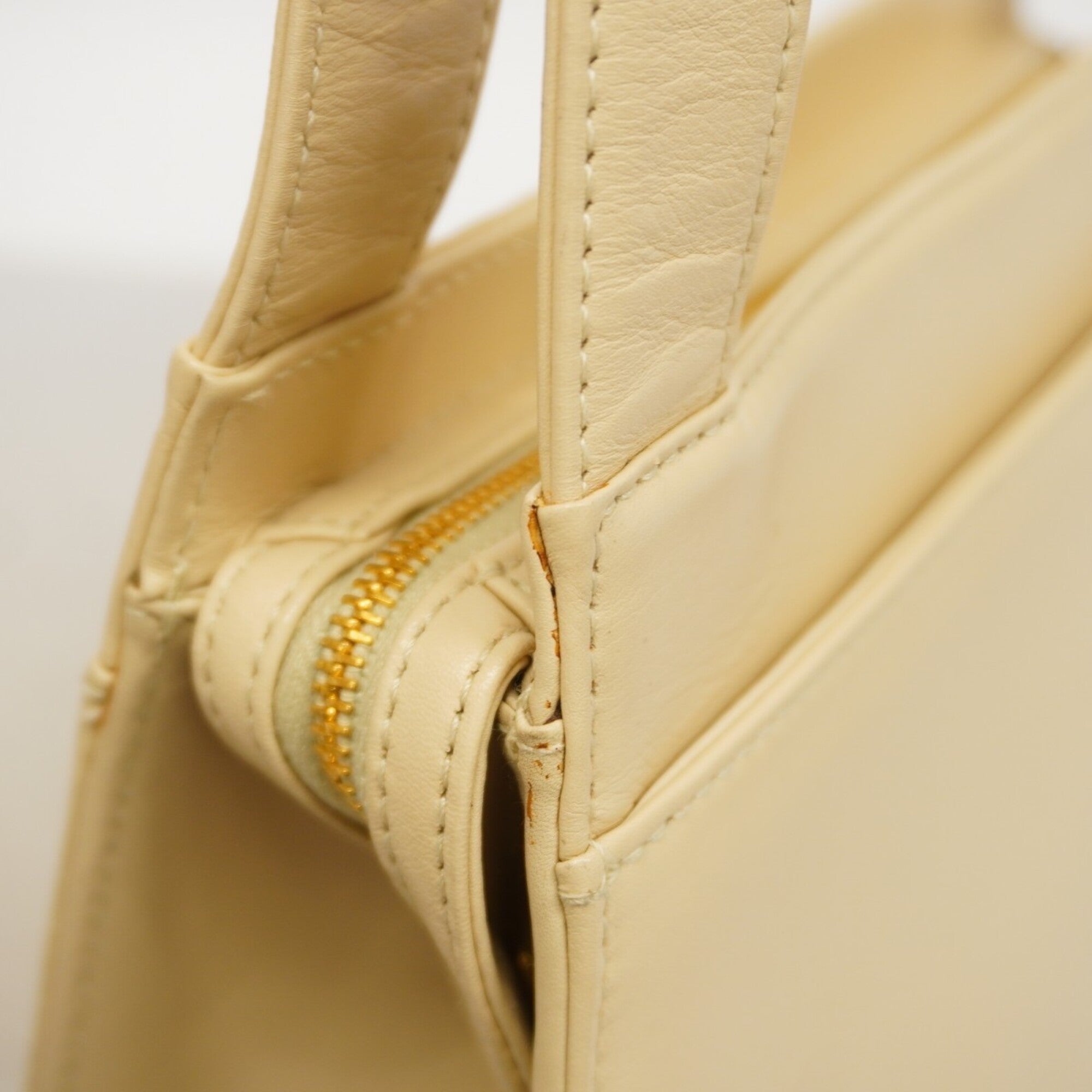 Chanel Ivory Leather Shoulder Bag (Pre-Owned)