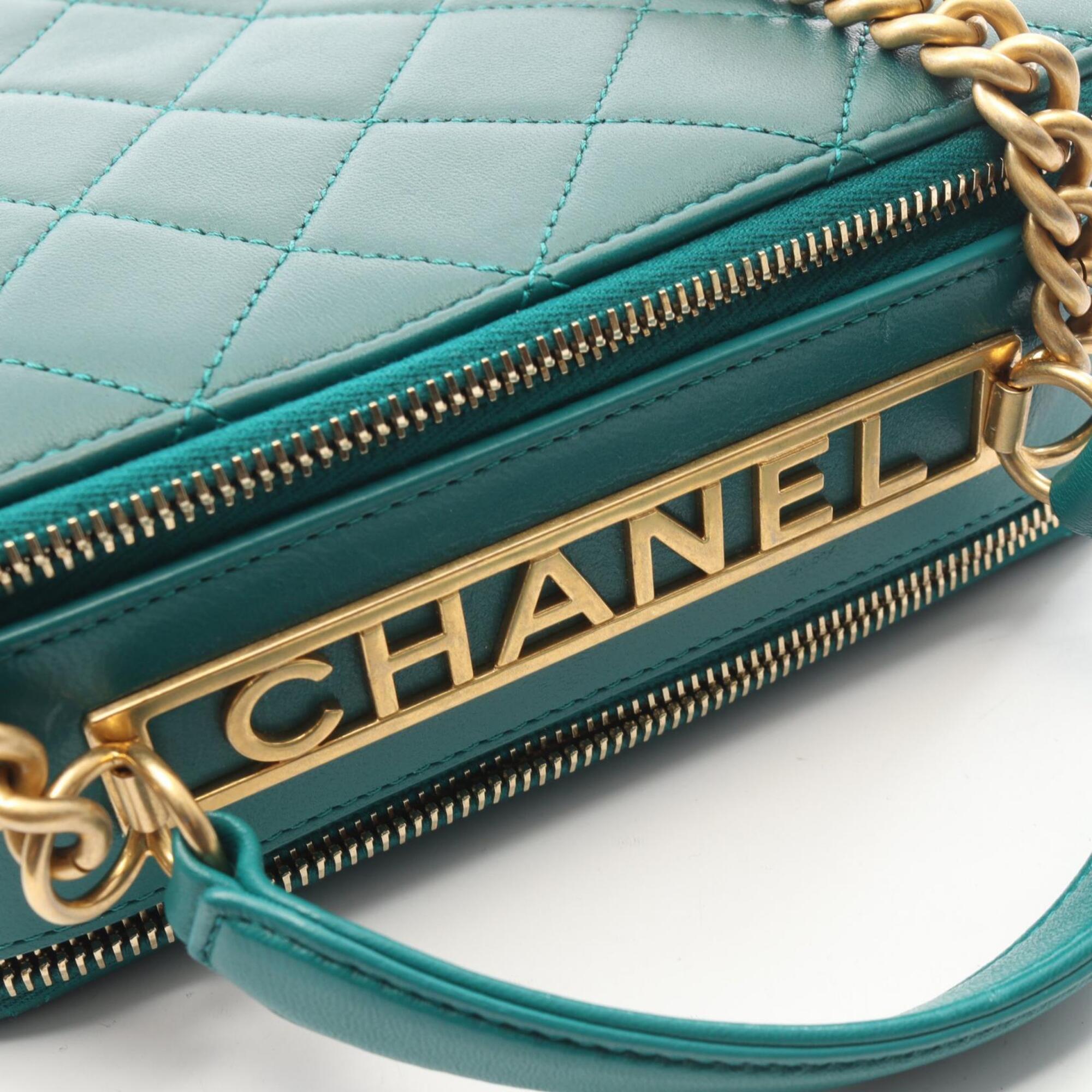 Chanel Green Leather Handbag Shoulder Bag (Pre-Owned)