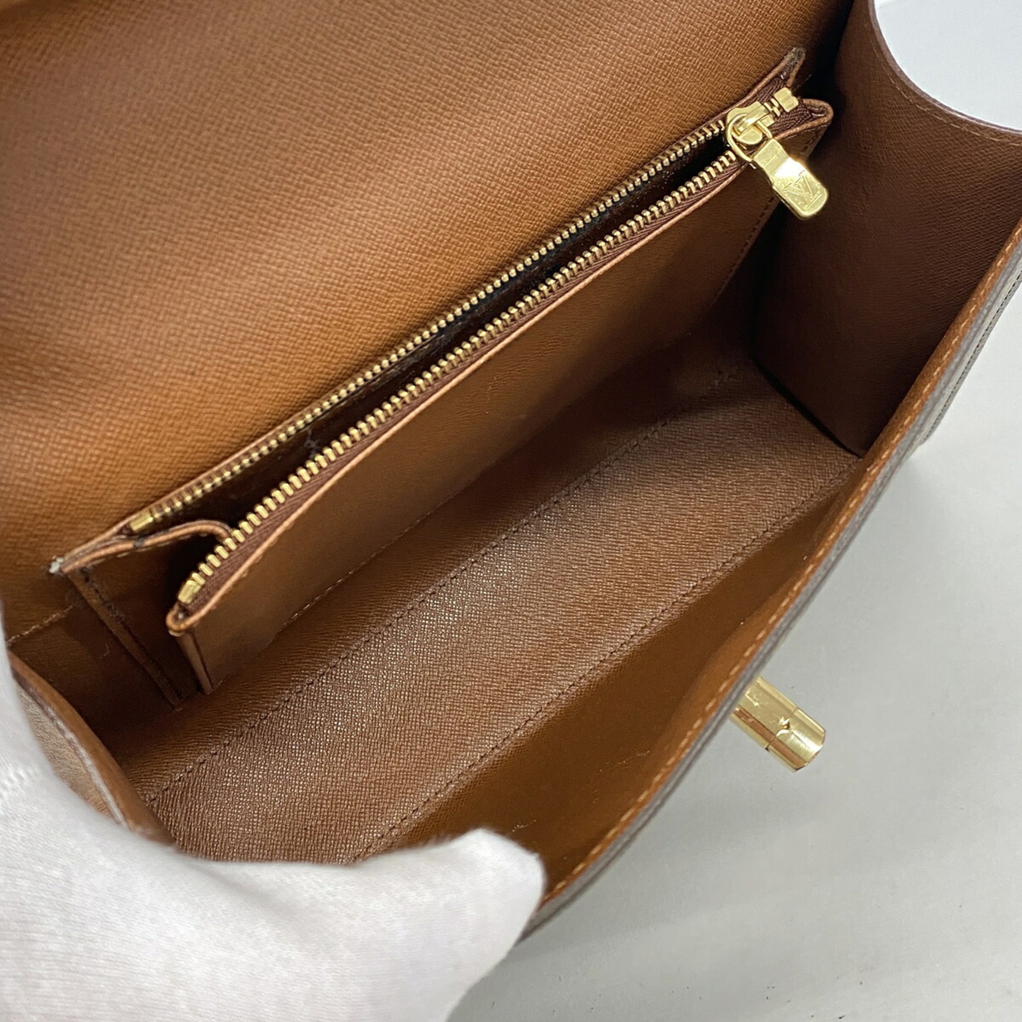 Louis Vuitton Brown Handbag (Pre-Owned)