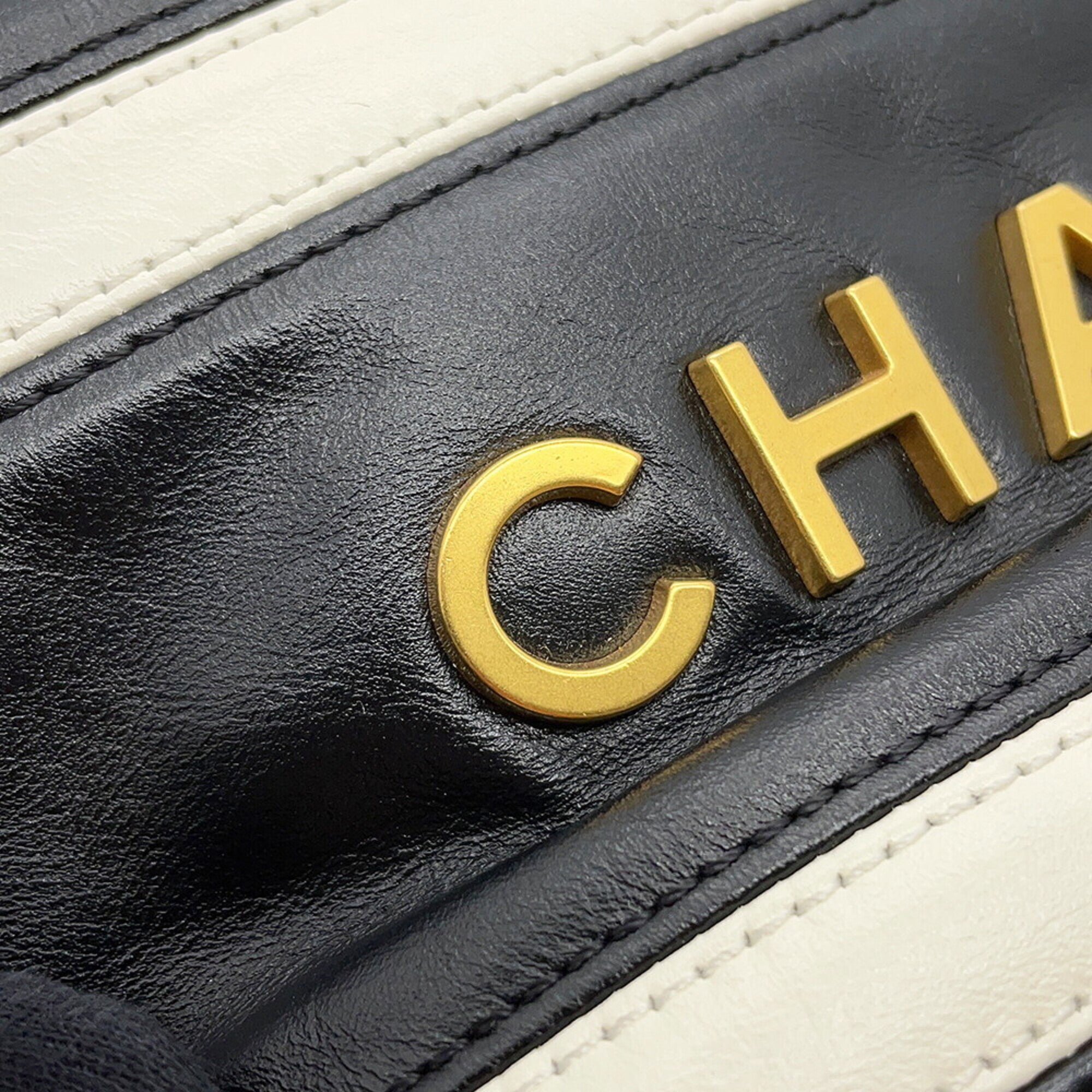 Chanel Black White Handbag Shoulder Bag (Pre-Owned)