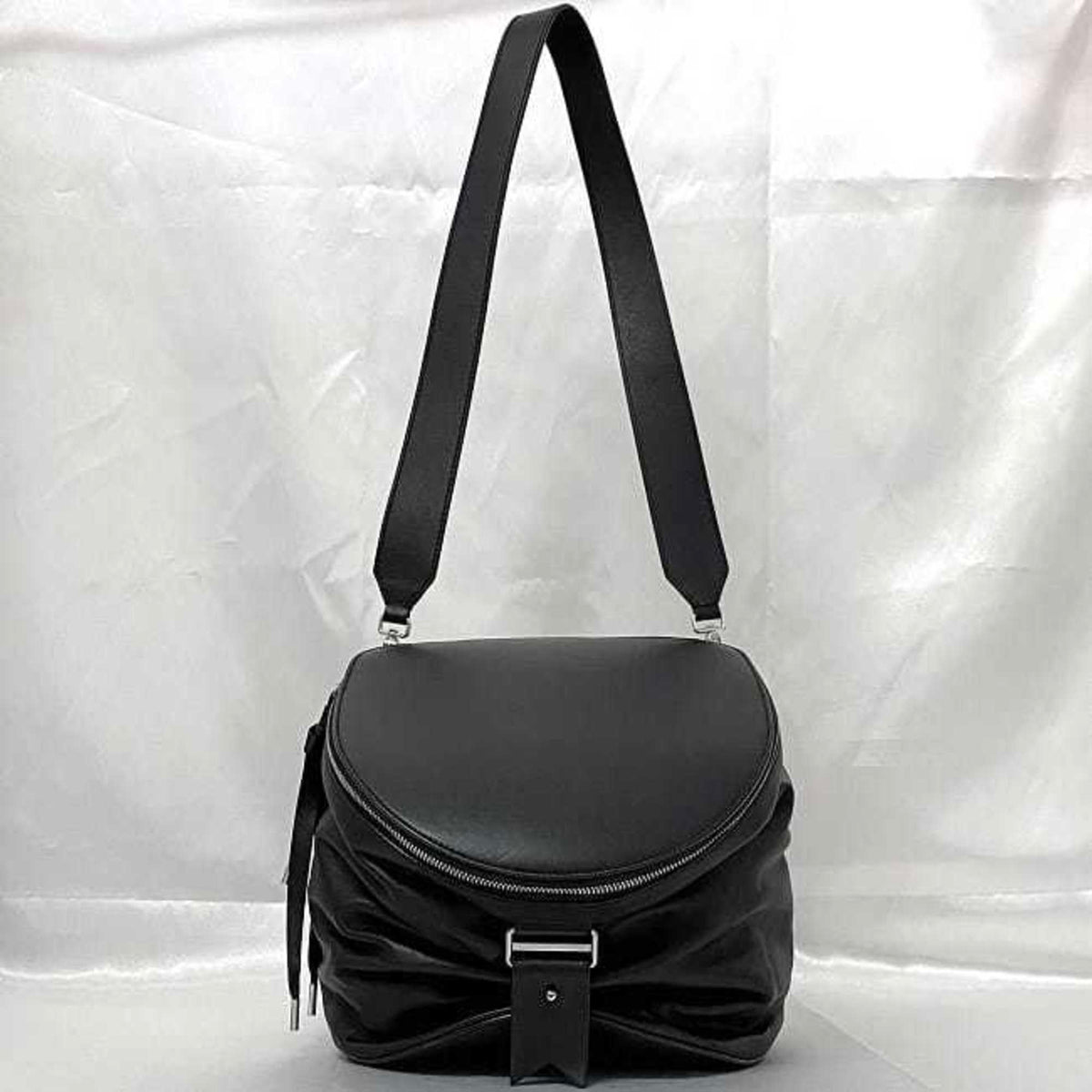 Bally Black Leather Backpack (Pre-Owned)
