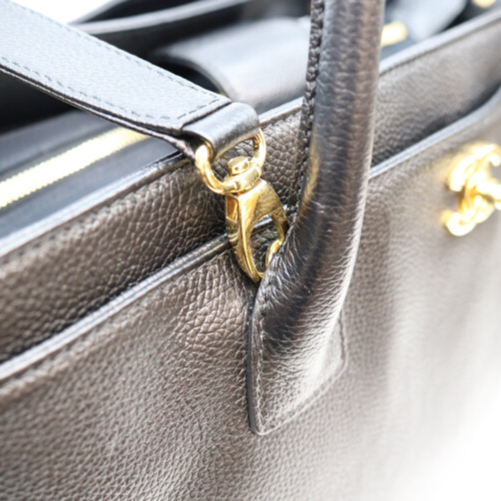 Chanel Black Leather Tote Bag (Pre-Owned)