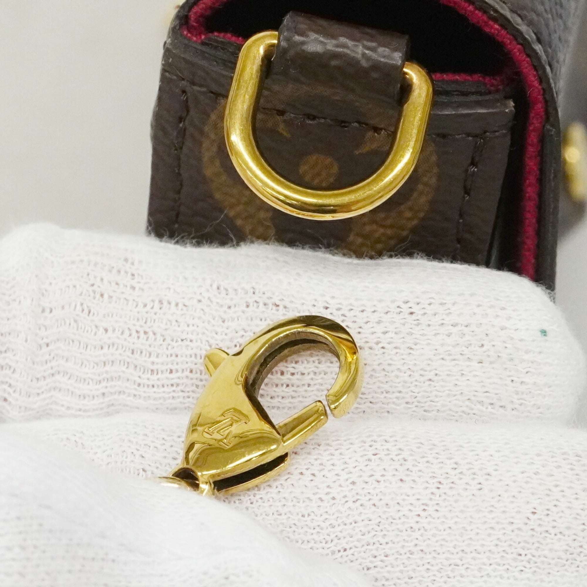 Louis Vuitton Fuchsia Chain/Shoulder Wallet (Pre-Owned)