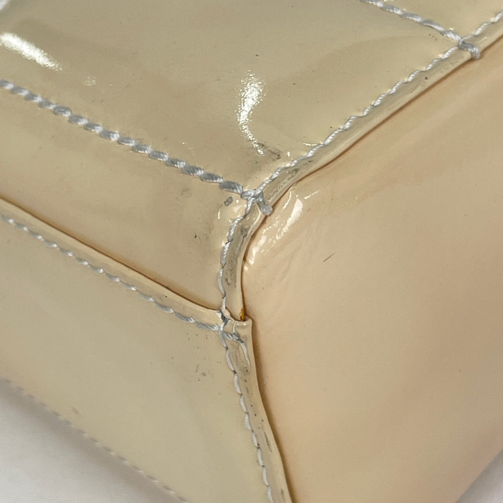 Chanel Beige Patent Leather Handbag (Pre-Owned)