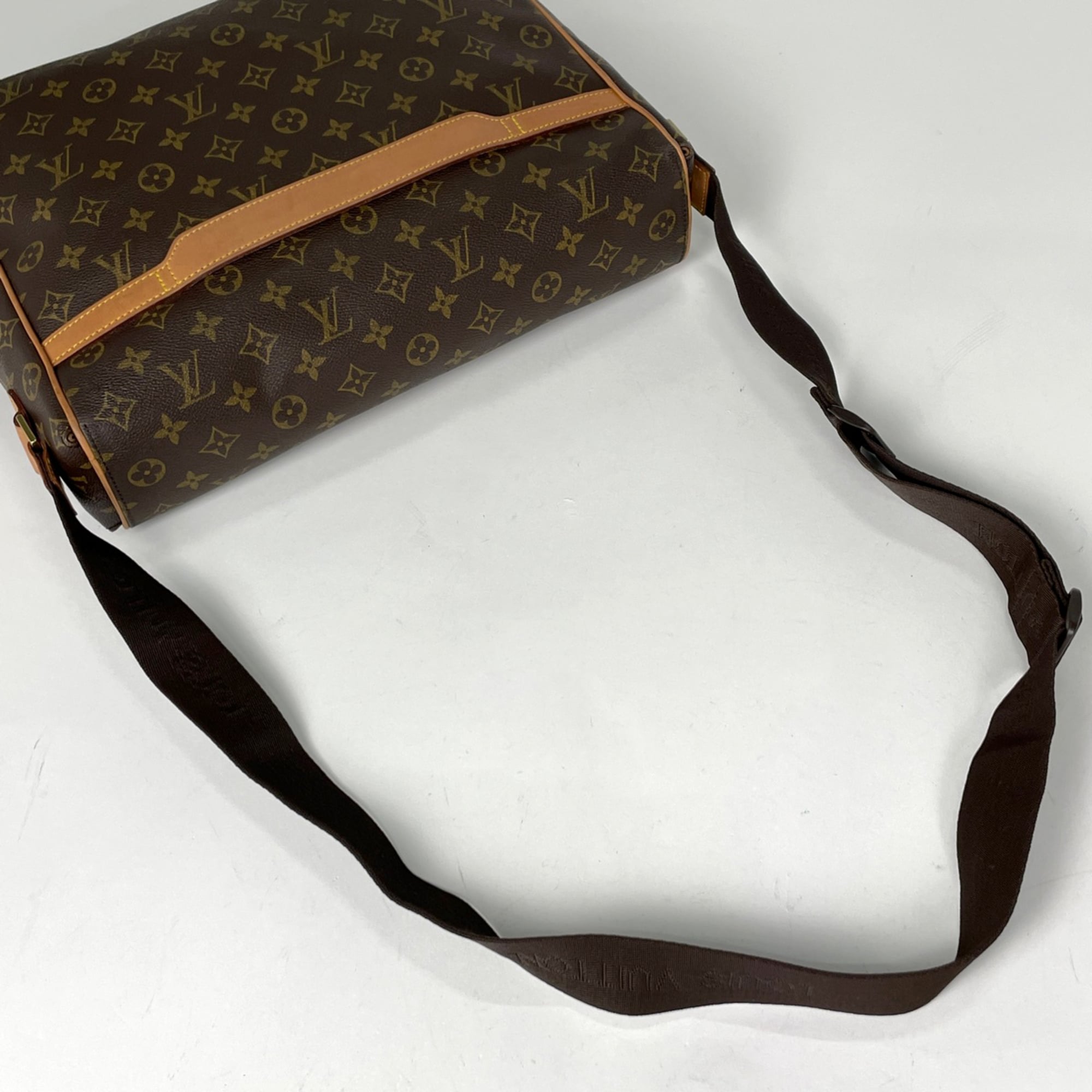 Louis Vuitton Brown Monogram Messenger Bag Shoulder Bag (Pre-Owned)
