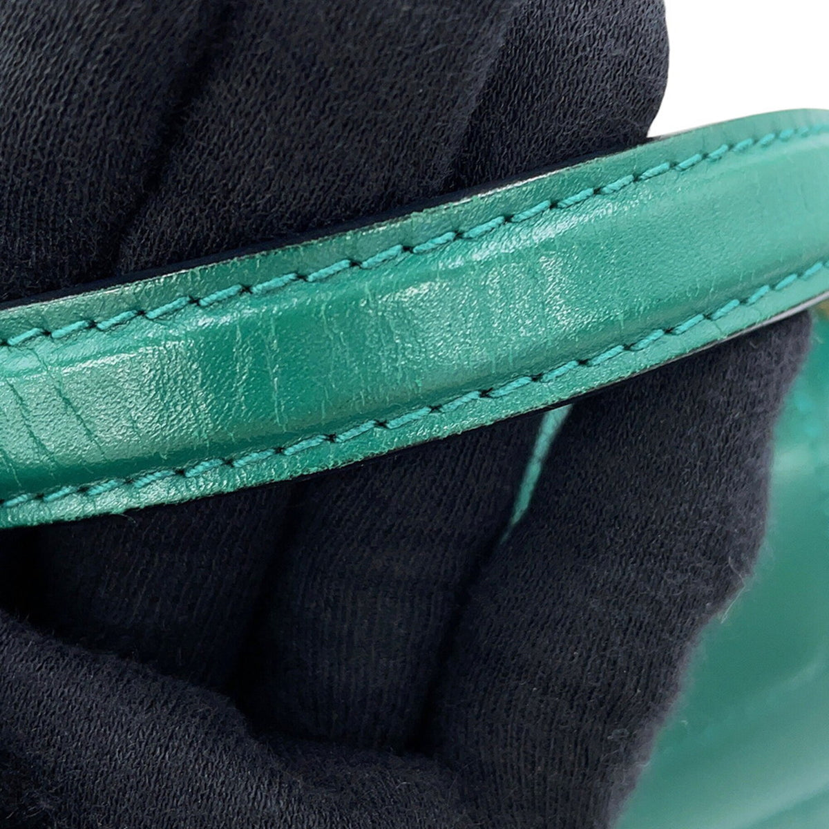 Bvlgari Emerald Green Leather Handbag (Pre-Owned)