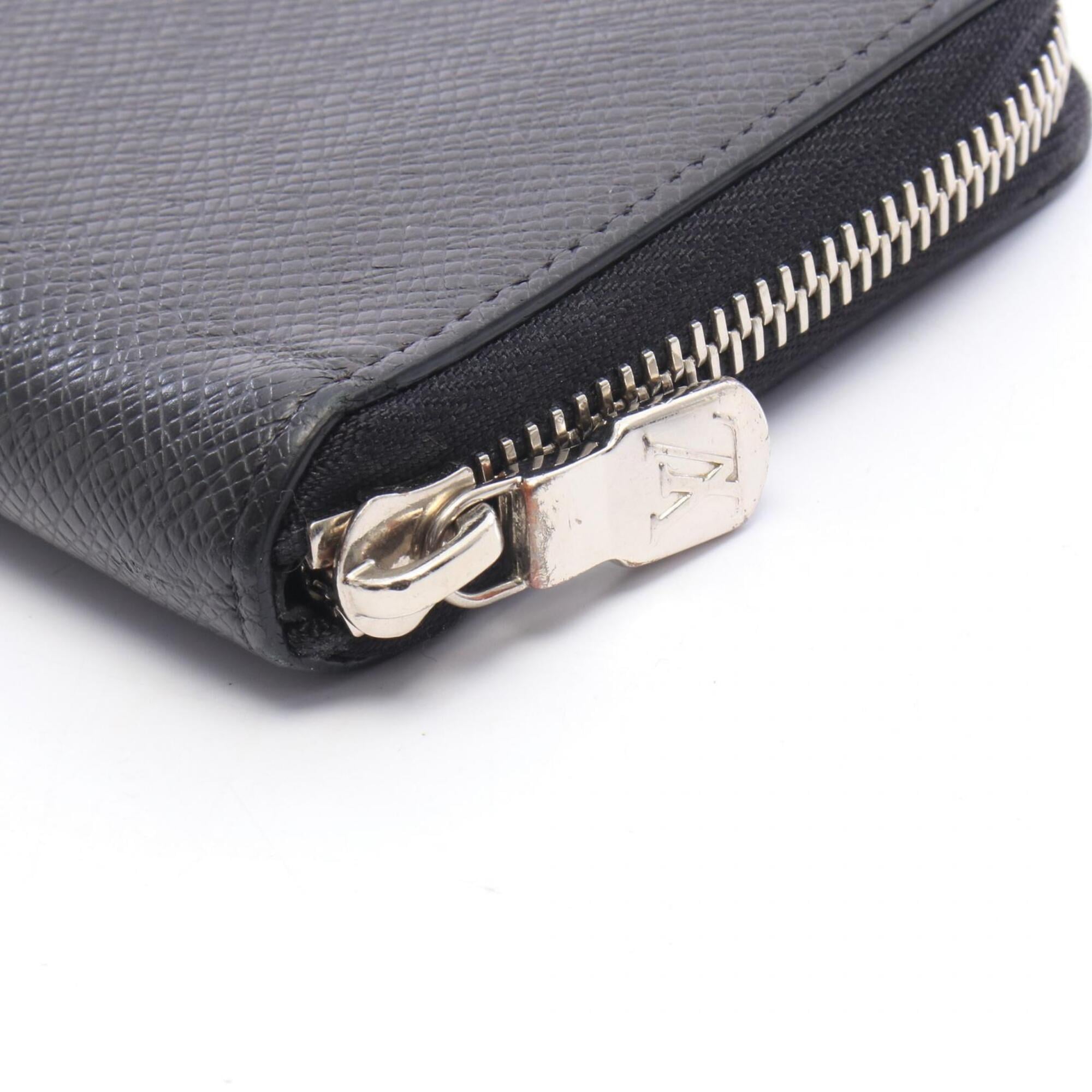 Louis Vuitton Taiga Ardoise Black Leather Long Wallet (Bi-Fold) (Pre-Owned)