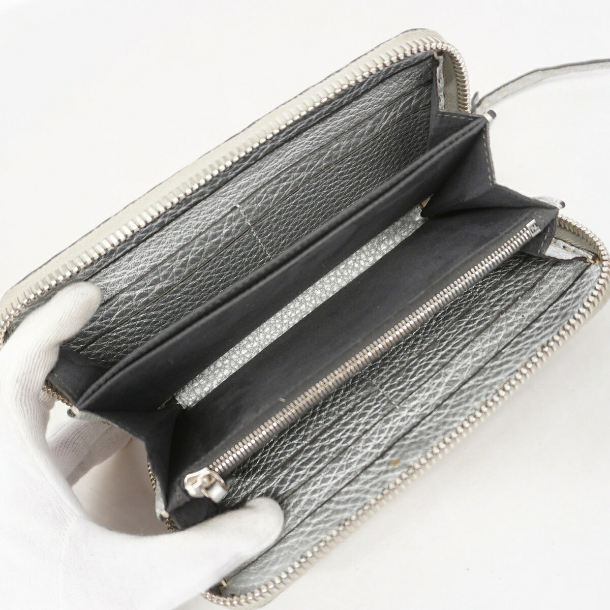 Fendi Silver Leather Long Wallet (Bi-Fold) (Pre-Owned)
