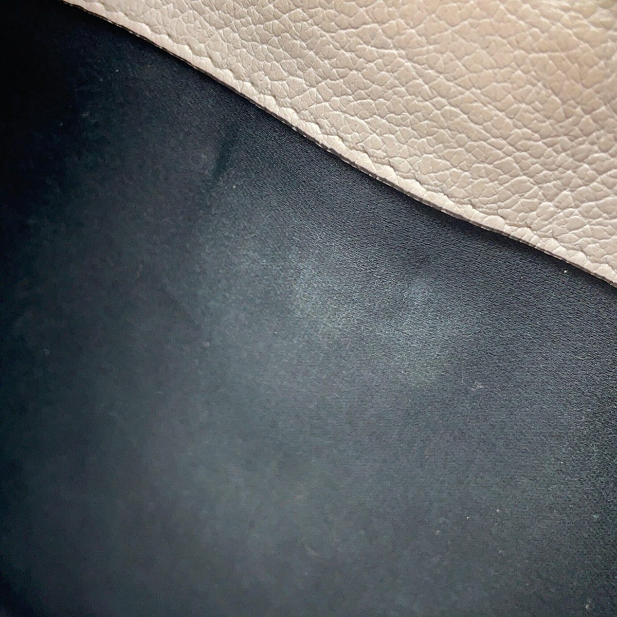 Miu Miu Gold White Leather Shoulder Bag (Pre-Owned)
