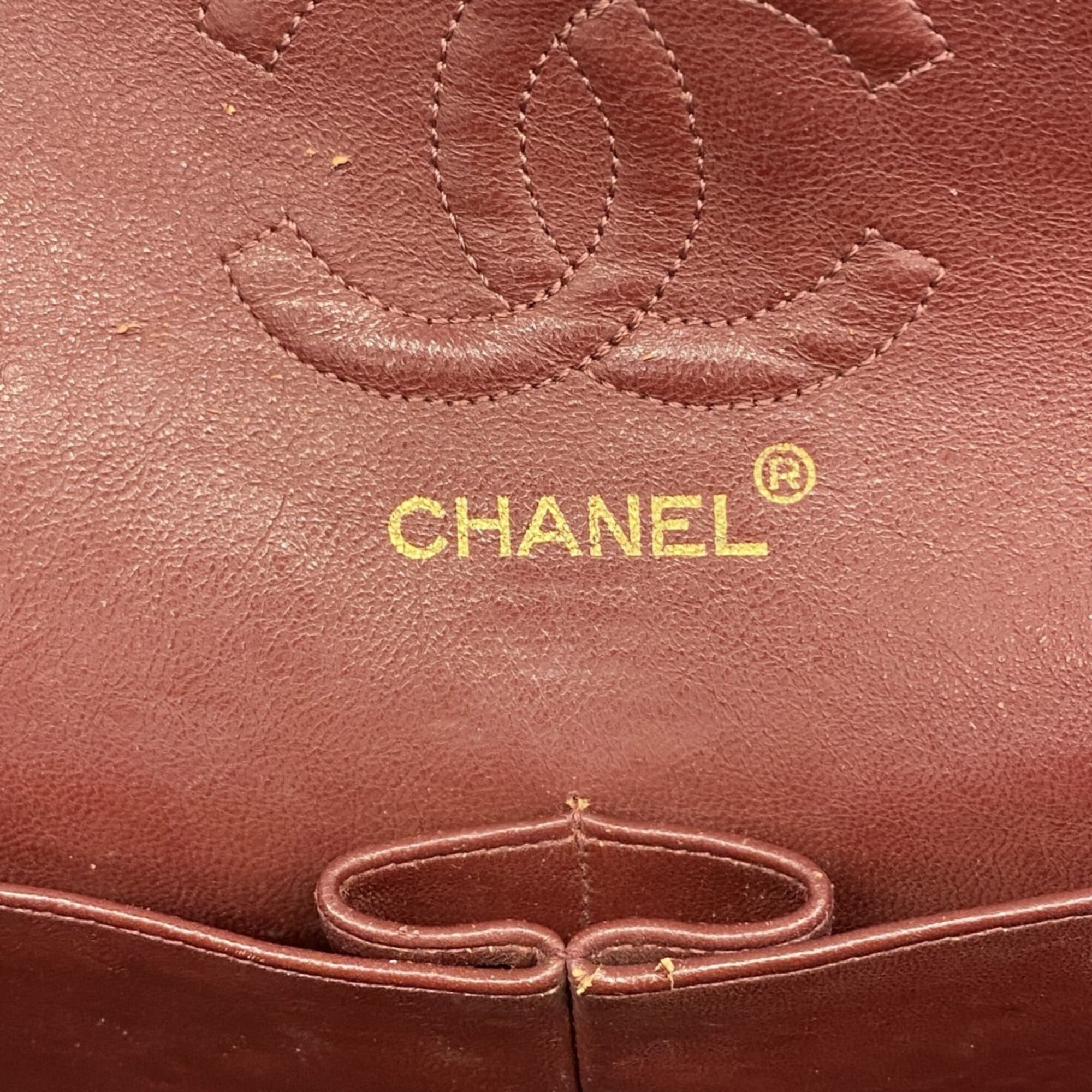 Chanel Black Leather Shoulder Bag (Pre-Owned)