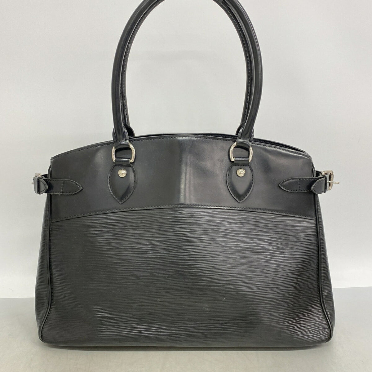 Louis Vuitton Noir Handbag (Pre-Owned)