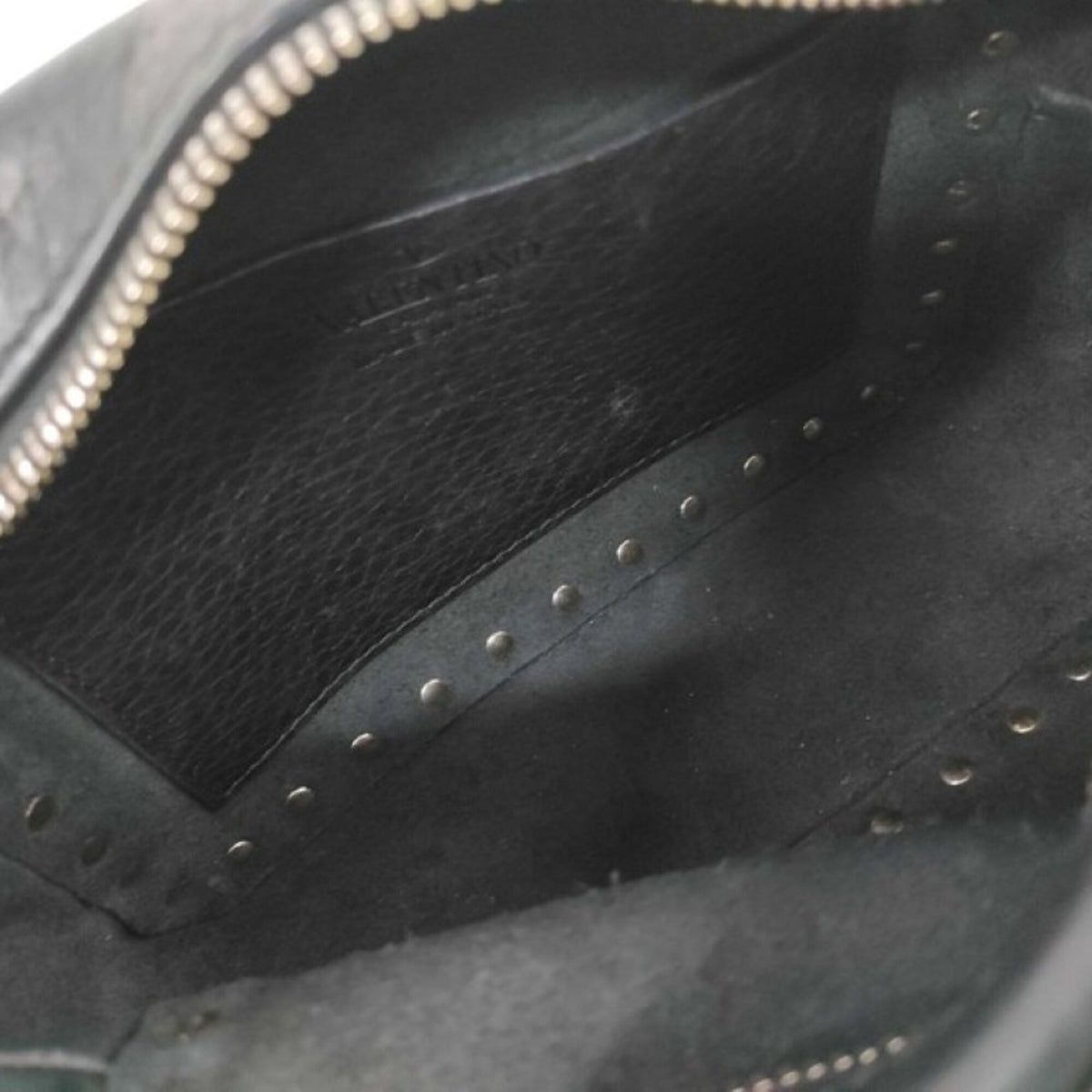 Valentino Garavani Black Leather Shoulder Bag (Pre-Owned)
