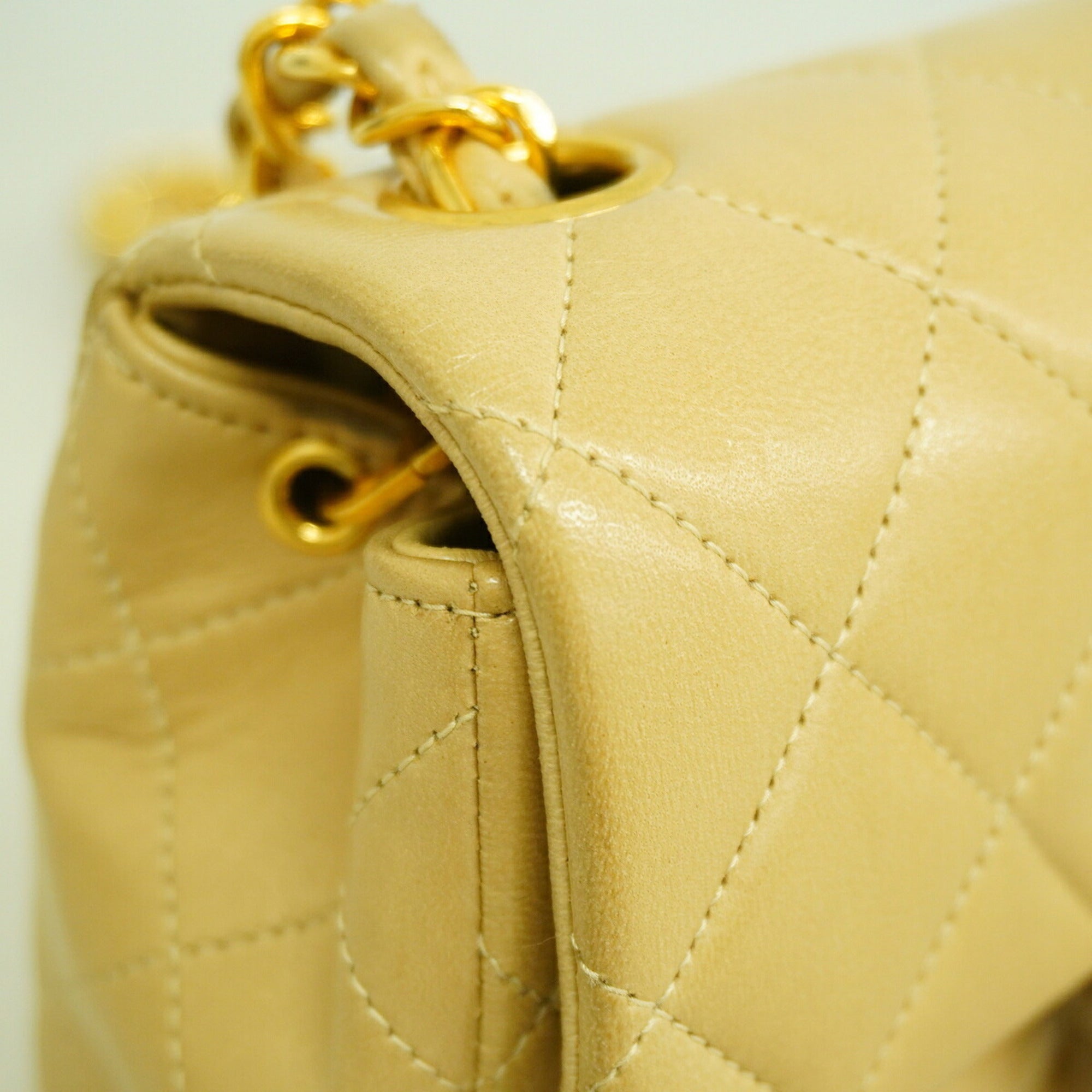 Chanel Beige Leather Shoulder Bag (Pre-Owned)