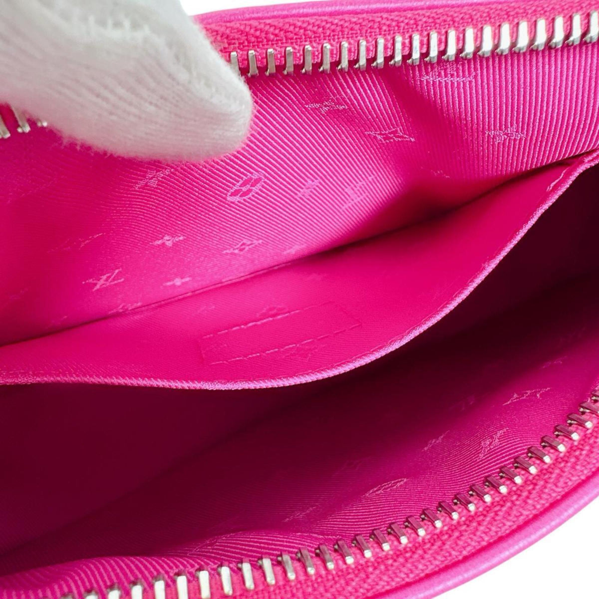 Louis Vuitton Pink Leather Shoulder Bag (Pre-Owned)