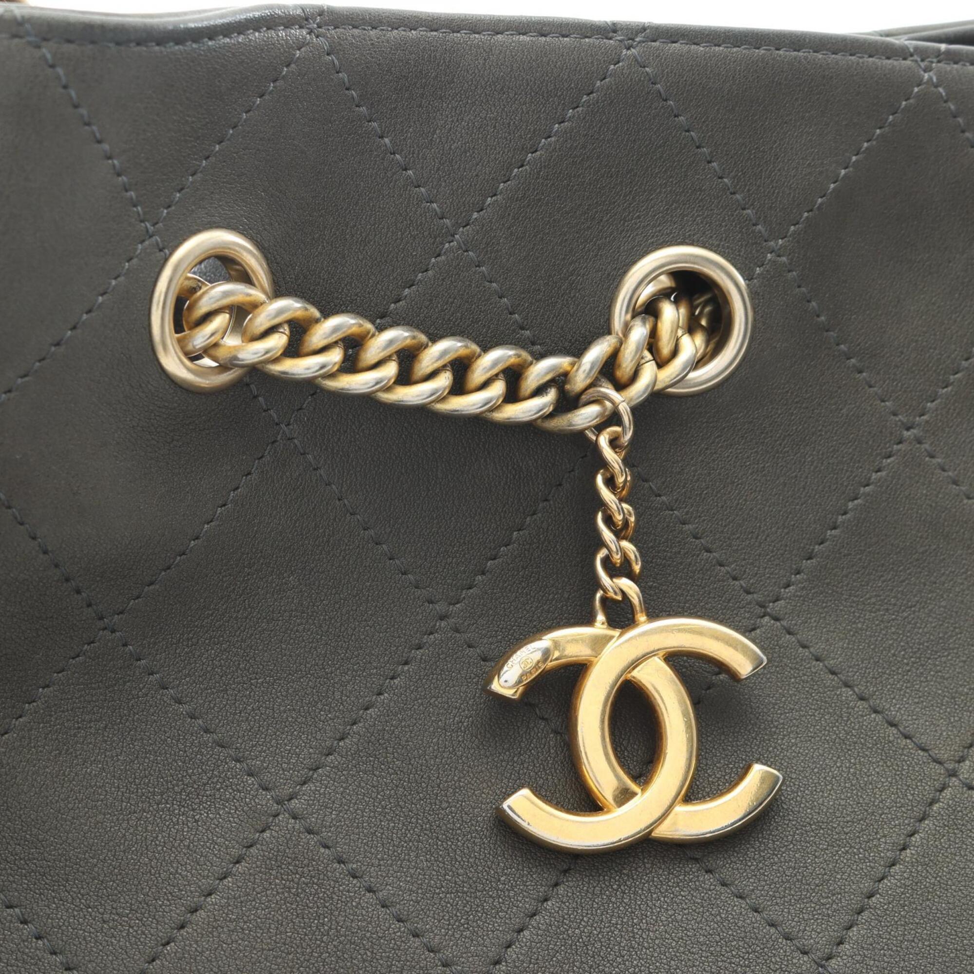 Chanel Green Leather Handbag Shoulder Bag (Pre-Owned)