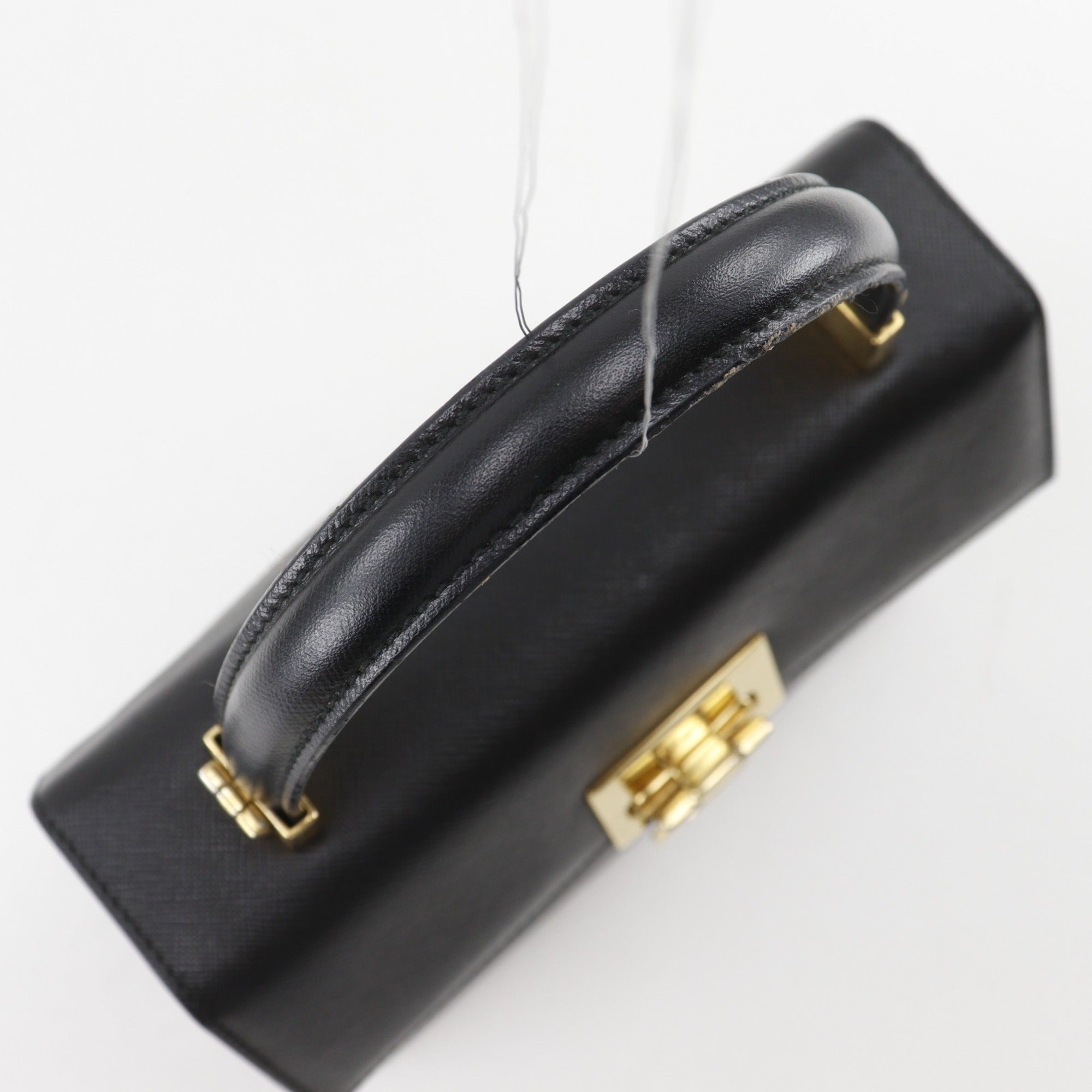 Salvatore Ferragamo Black Leather Handbag (Pre-Owned)