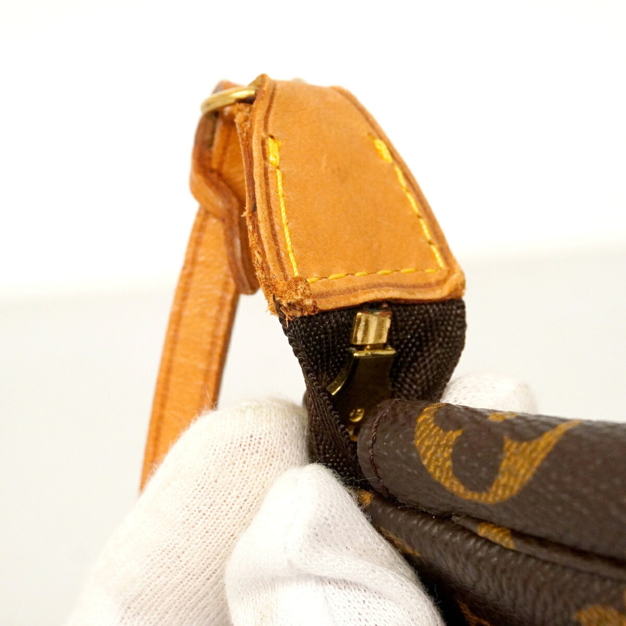 Louis Vuitton Brown Pouch (Pre-Owned)