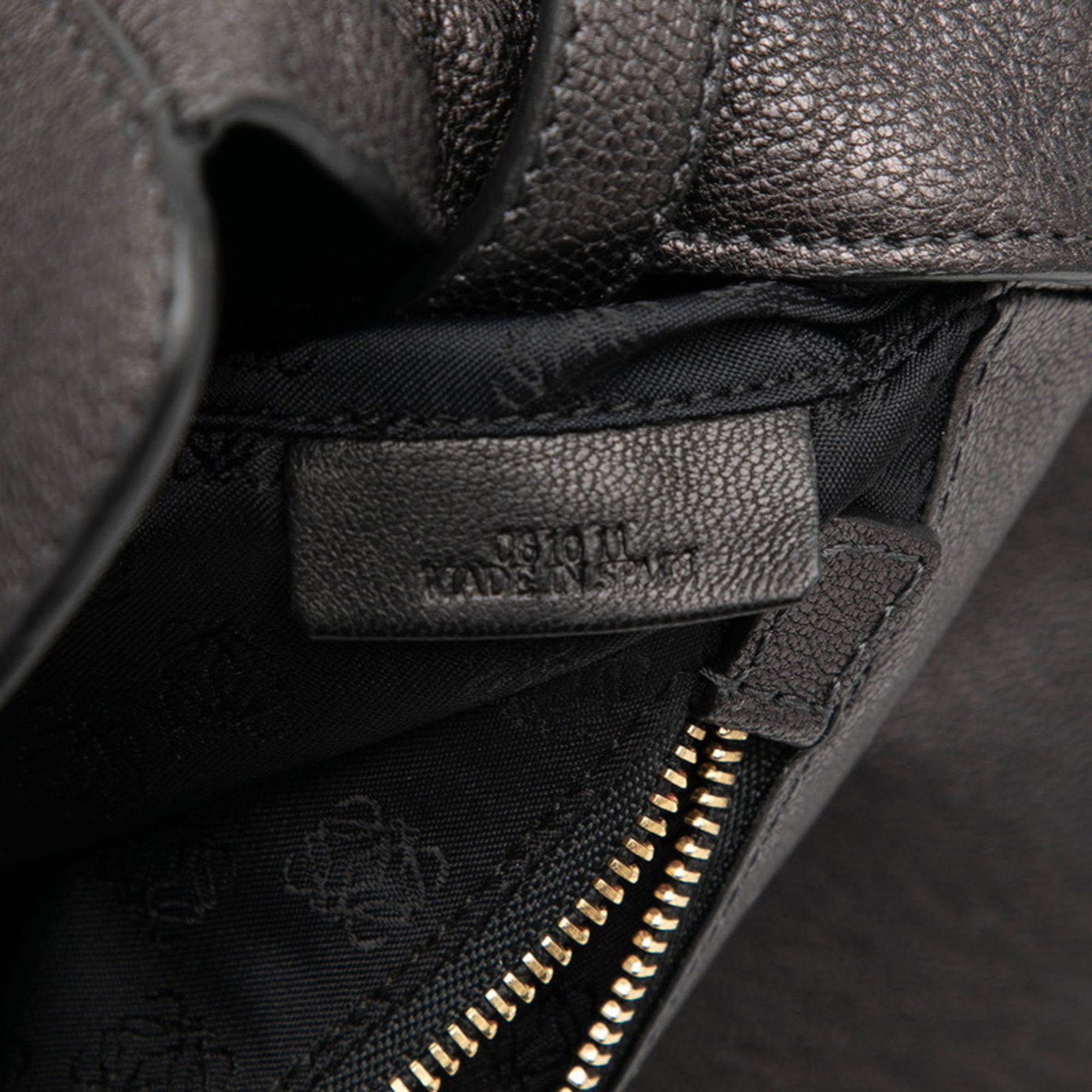 Loewe Charcoal Gray Leather Handbag (Pre-Owned)