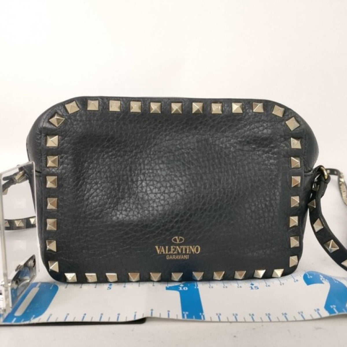 Valentino Garavani Black Leather Shoulder Bag (Pre-Owned)