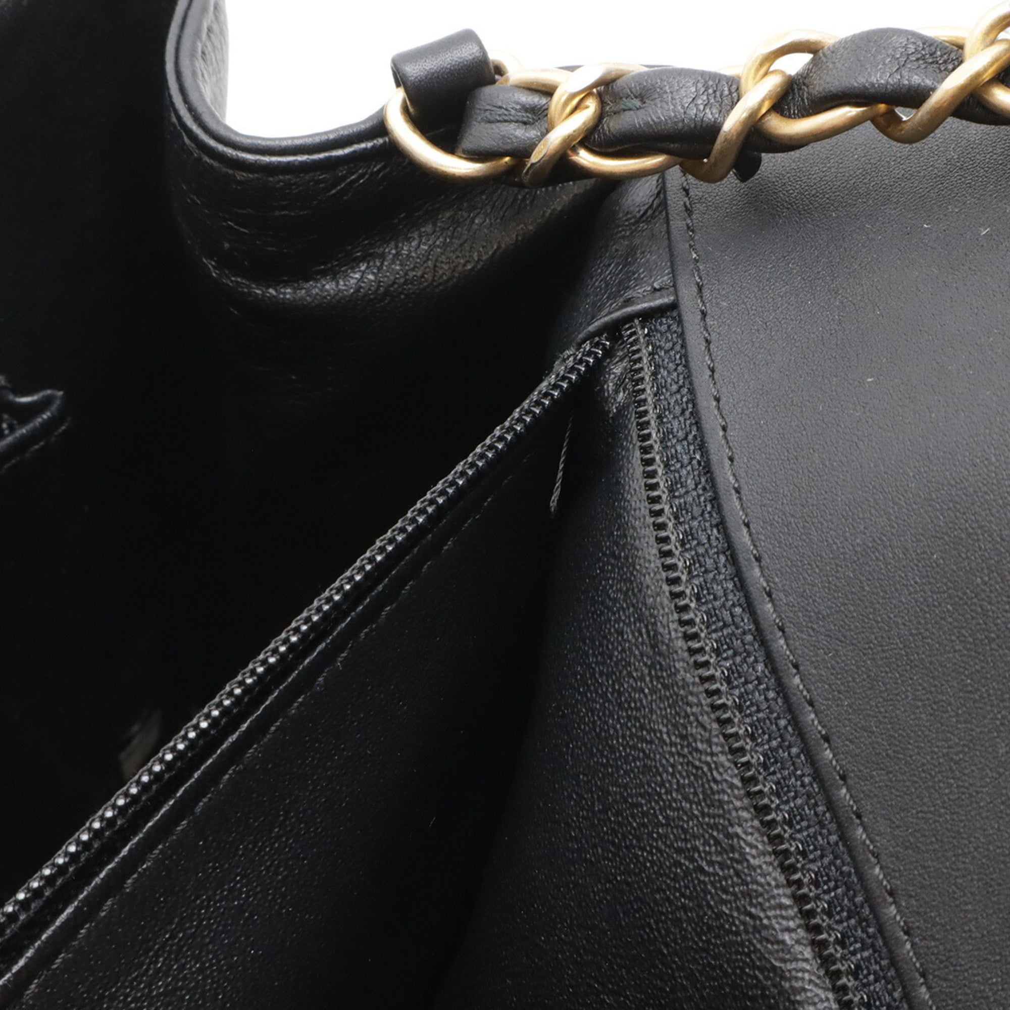 Chanel Matelasse Black Leather Handbag Shoulder Bag (Pre-Owned)