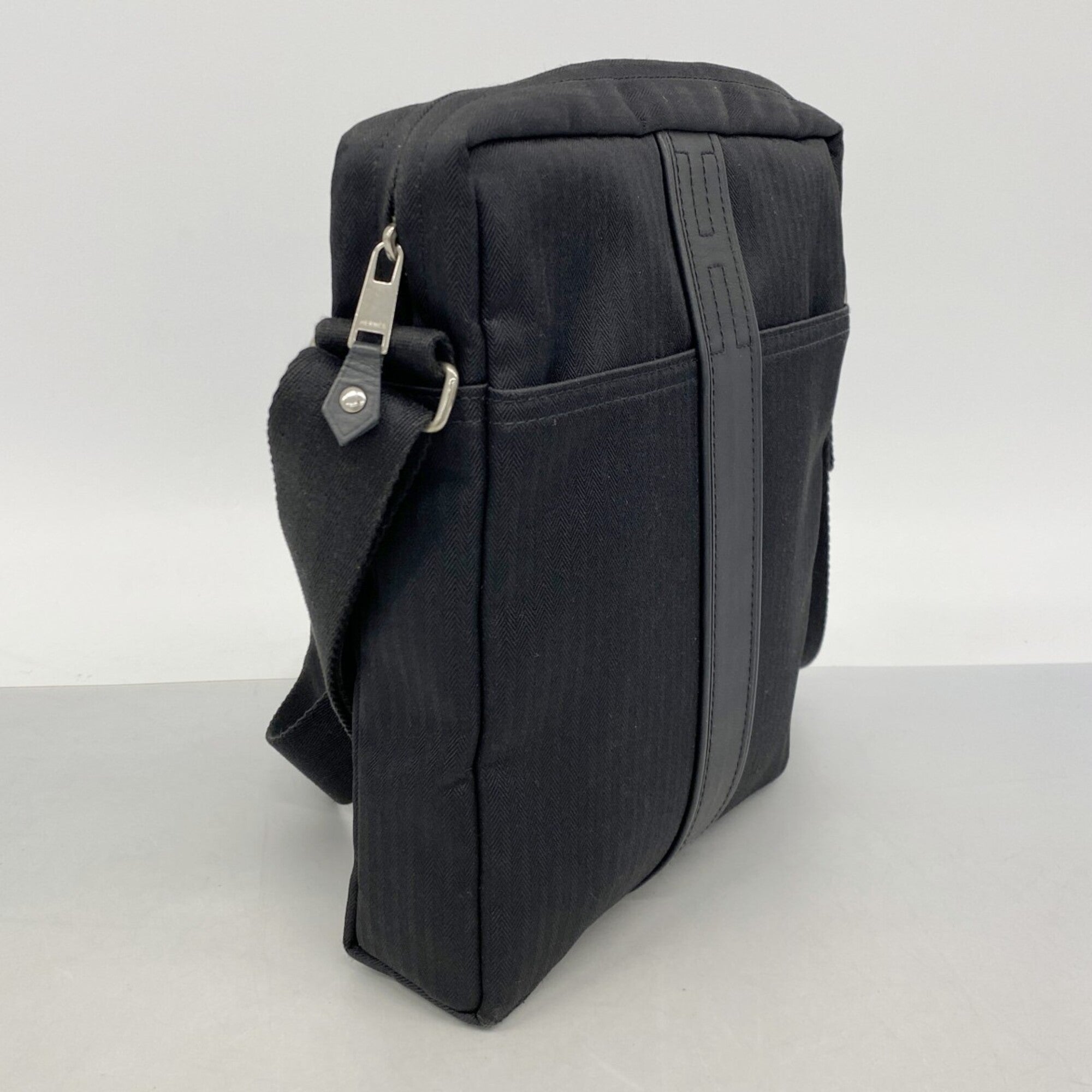 Hermes Black Toile Chevron Shoulder Bag (Pre-Owned)