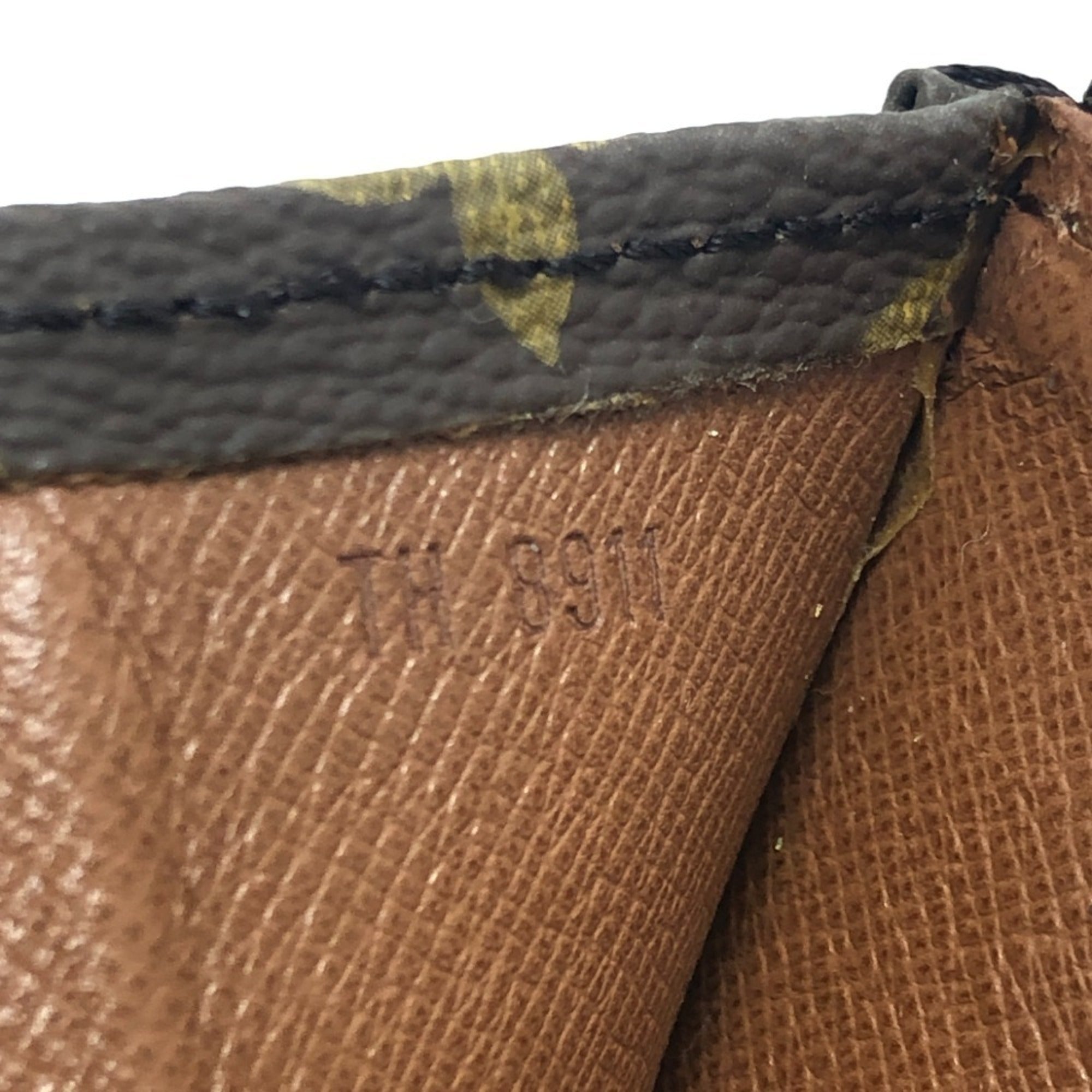 Louis Vuitton Brown Clutch Bag (Pre-Owned)
