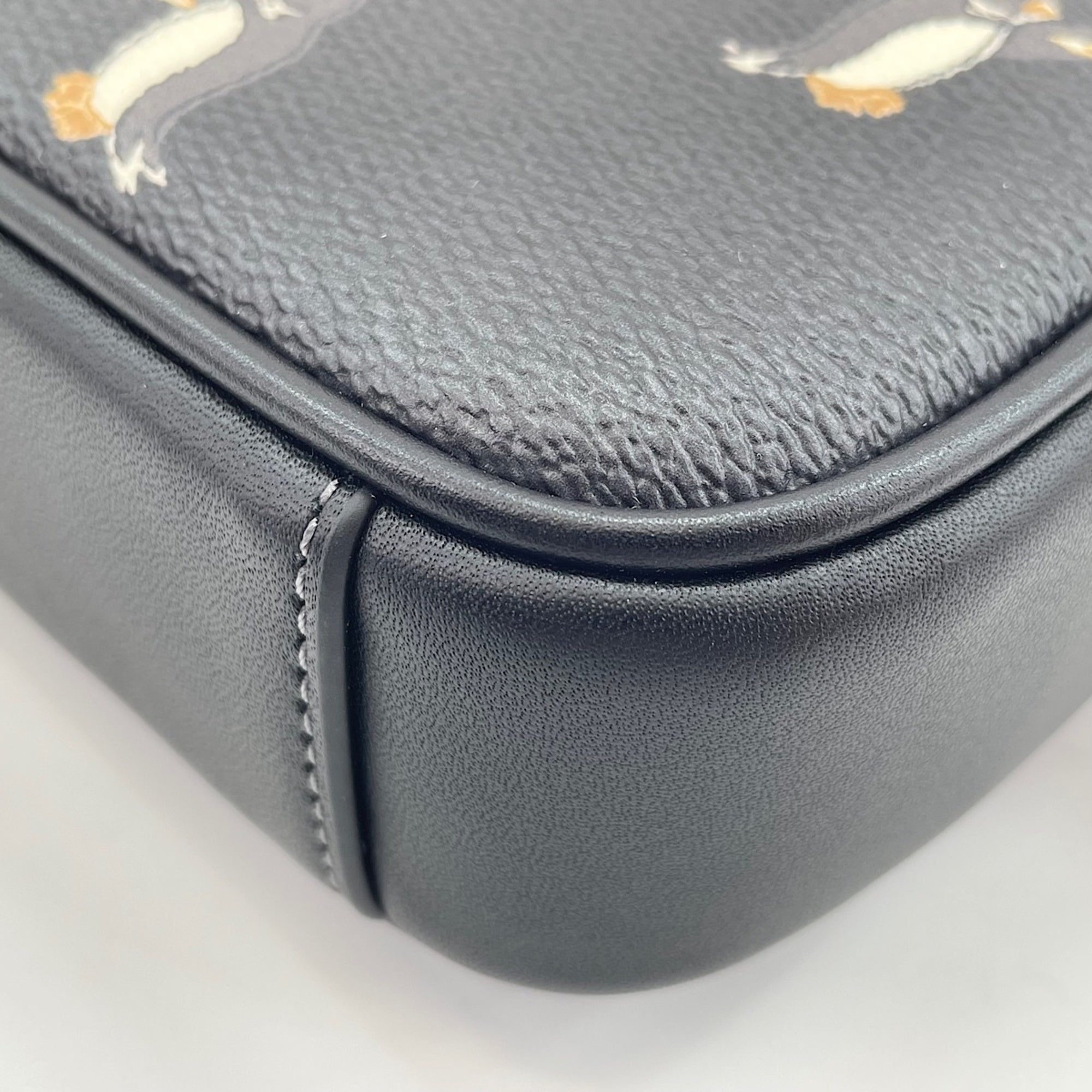 Coach Black White Leather Shoulder Bag (Pre-Owned)