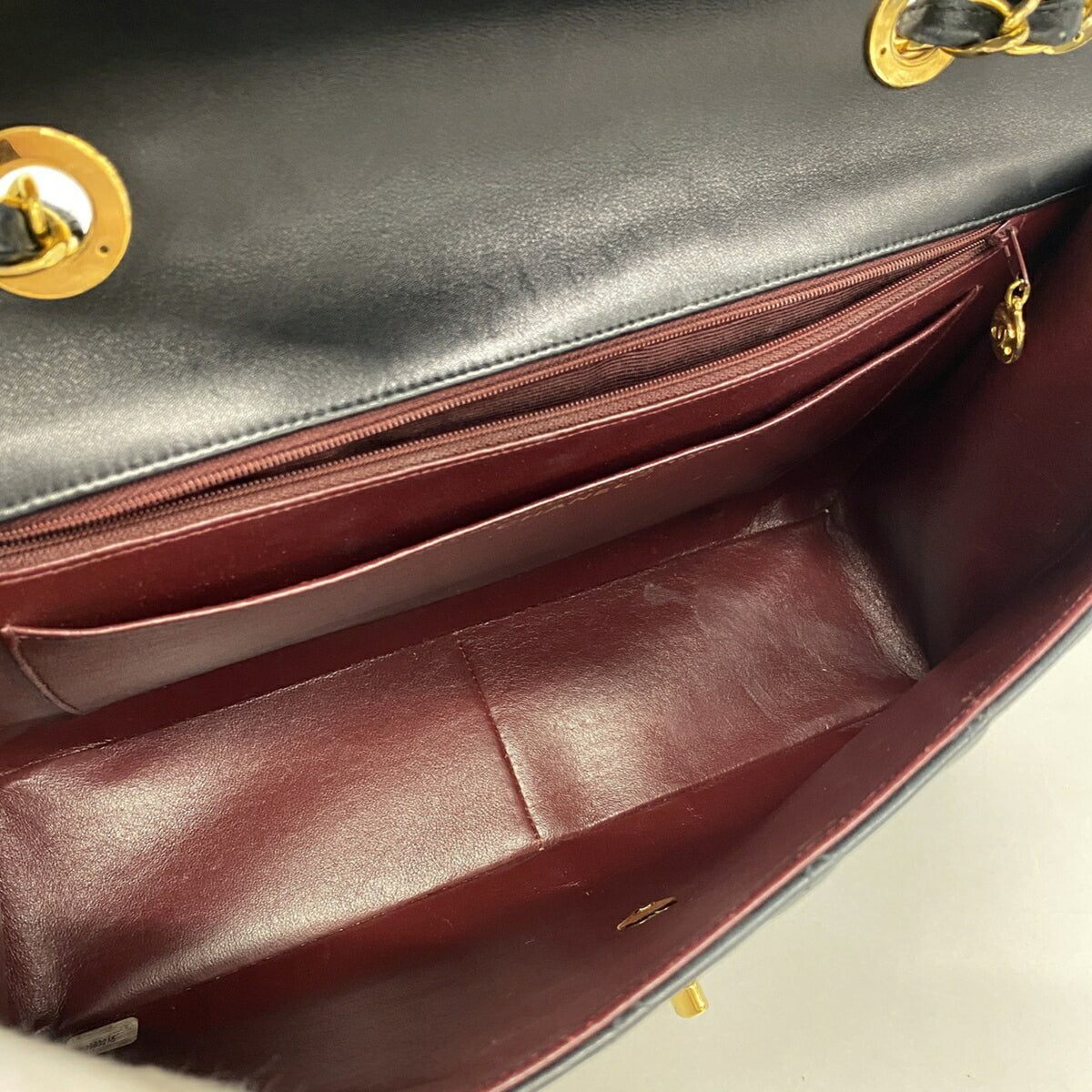Chanel Black Leather Shoulder Bag (Pre-Owned)