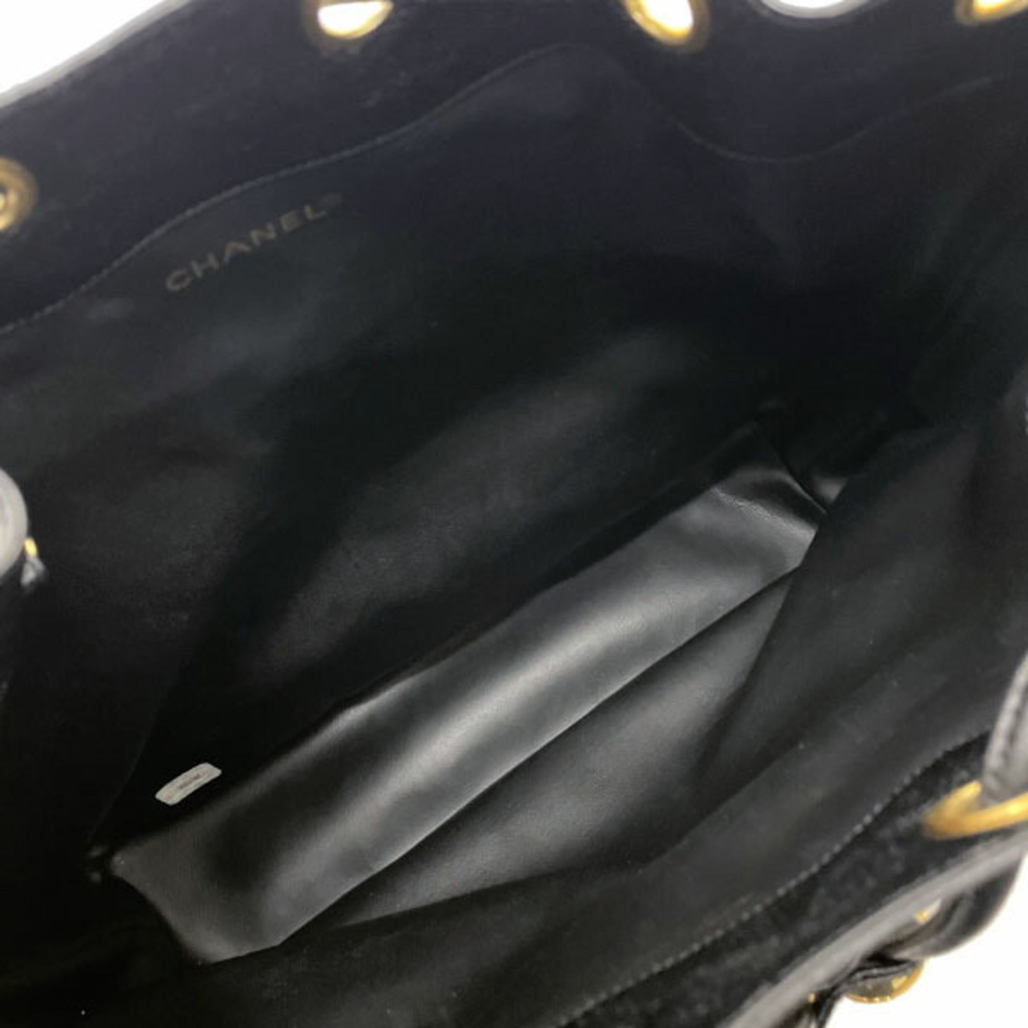 Chanel Black Grained Calfskin Pouch Shoulder Bag (Pre-Owned)
