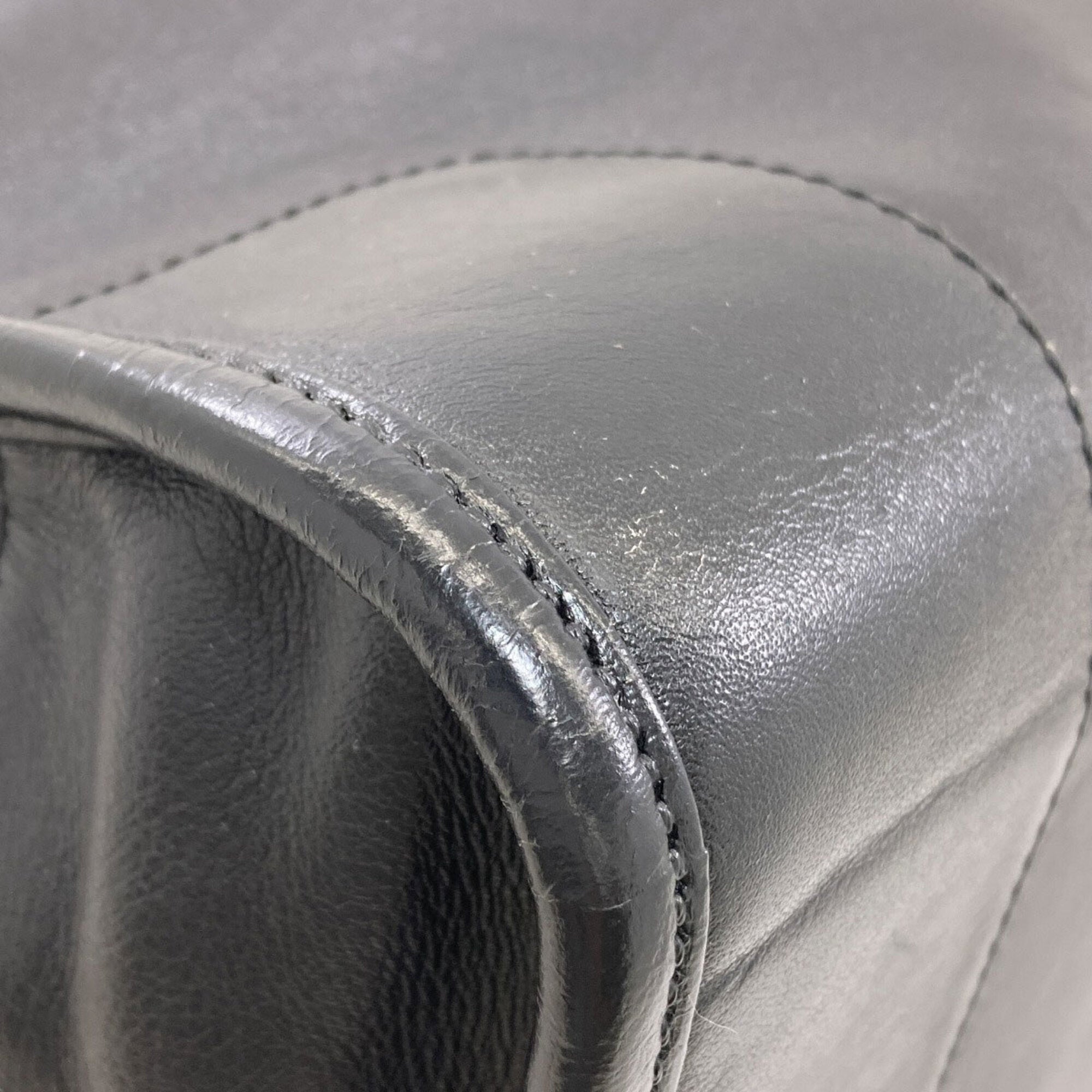 Loewe Black Leather Handbag (Pre-Owned)
