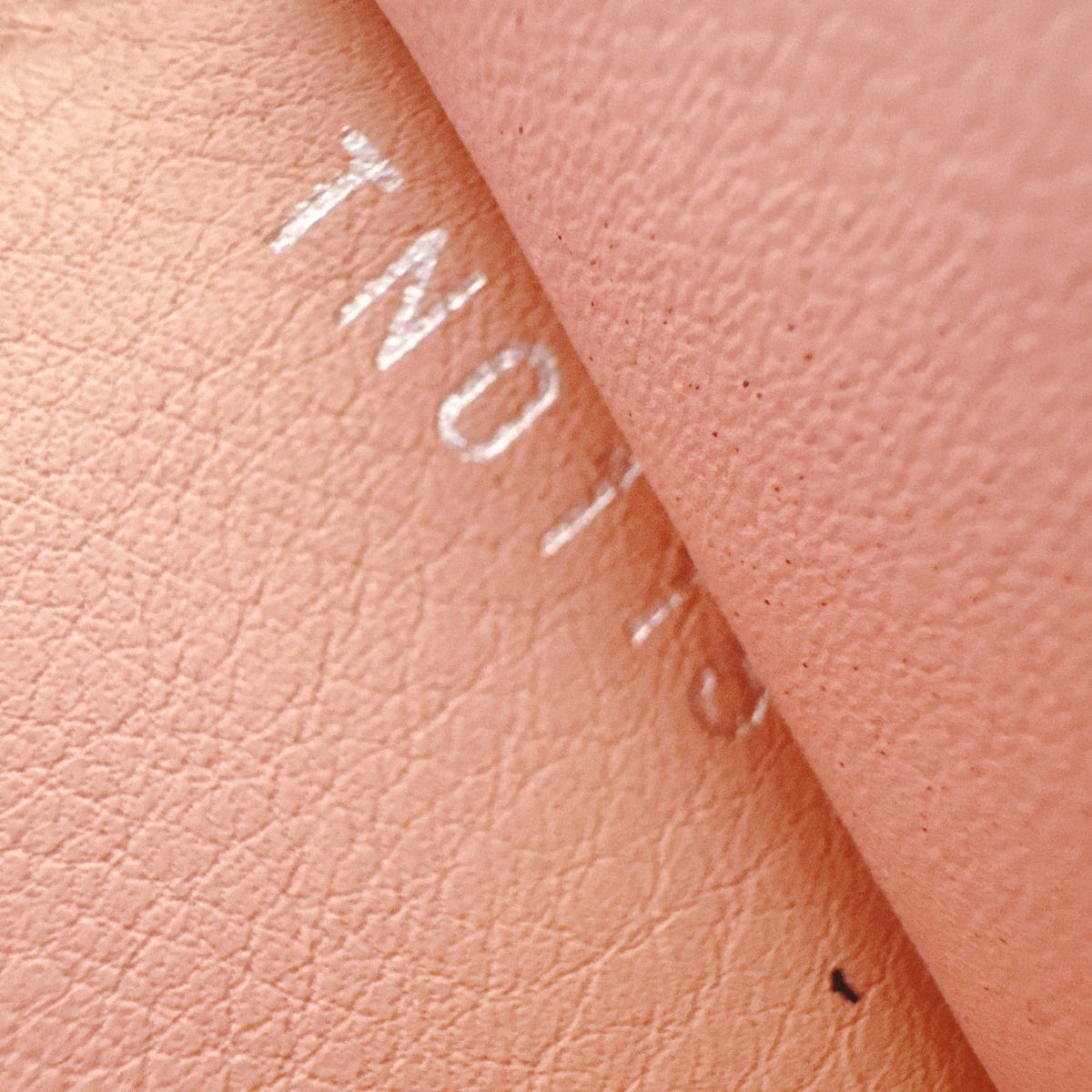 Louis Vuitton Mahina Beige Pink Mahina Leather Long Wallet (Bi-Fold) (Pre-Owned)
