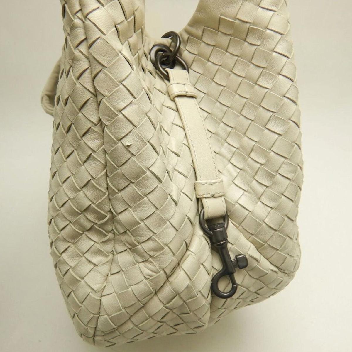 Bottega Veneta Intrecciato Ivory Leather Shoulder Bag (Pre-Owned)