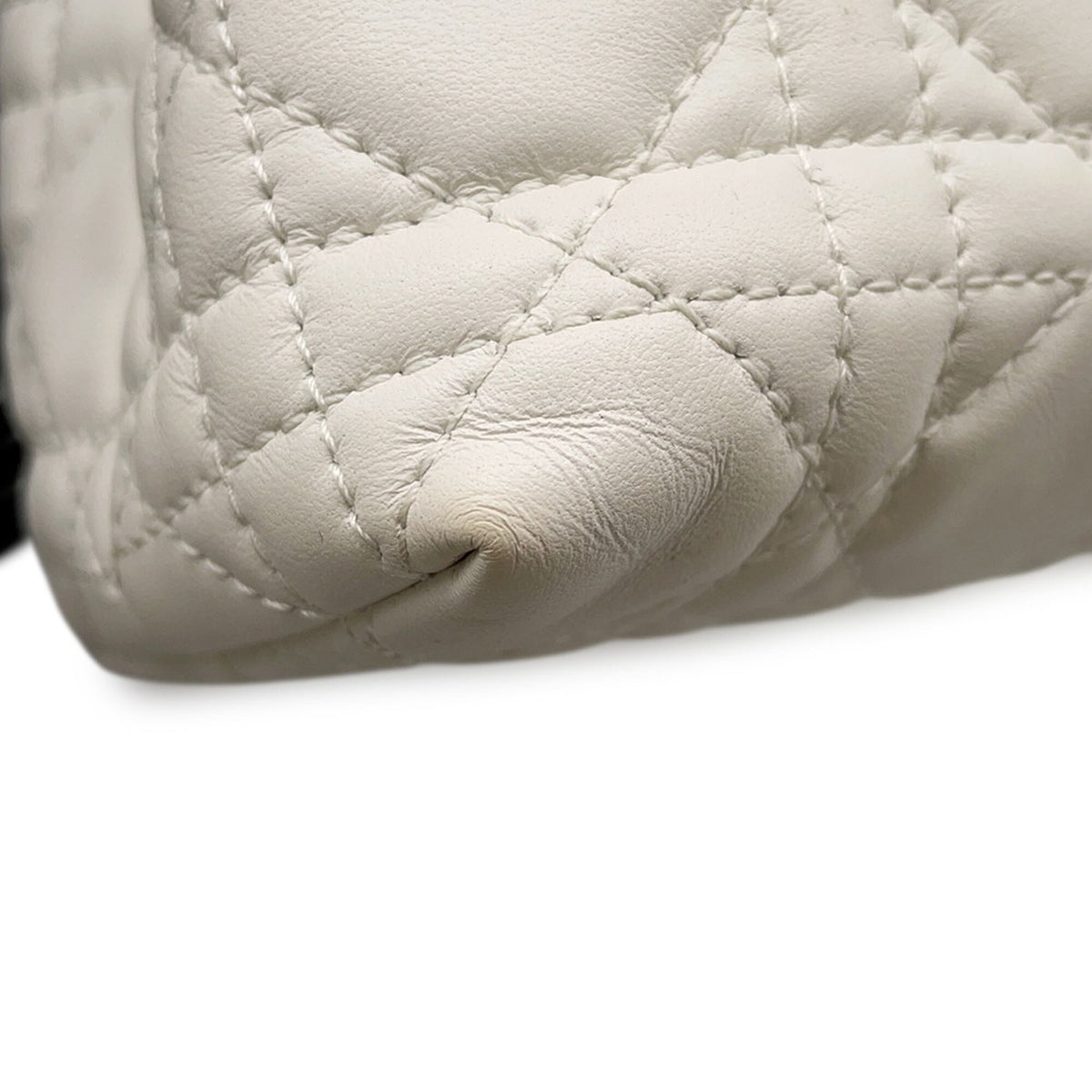 Christian Dior White Leather Artificial Pearl Handbag (Pre-Owned)
