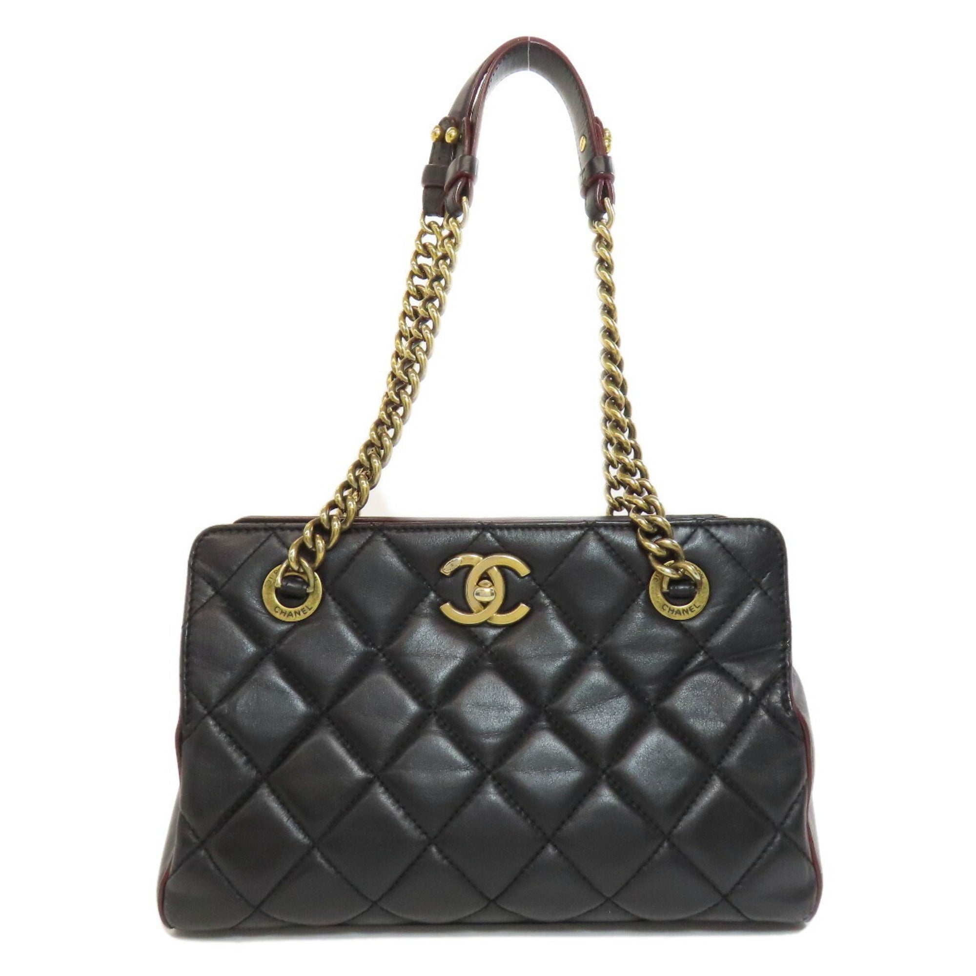 Chanel Matelasse Black Leather Shoulder Bag (Pre-Owned)