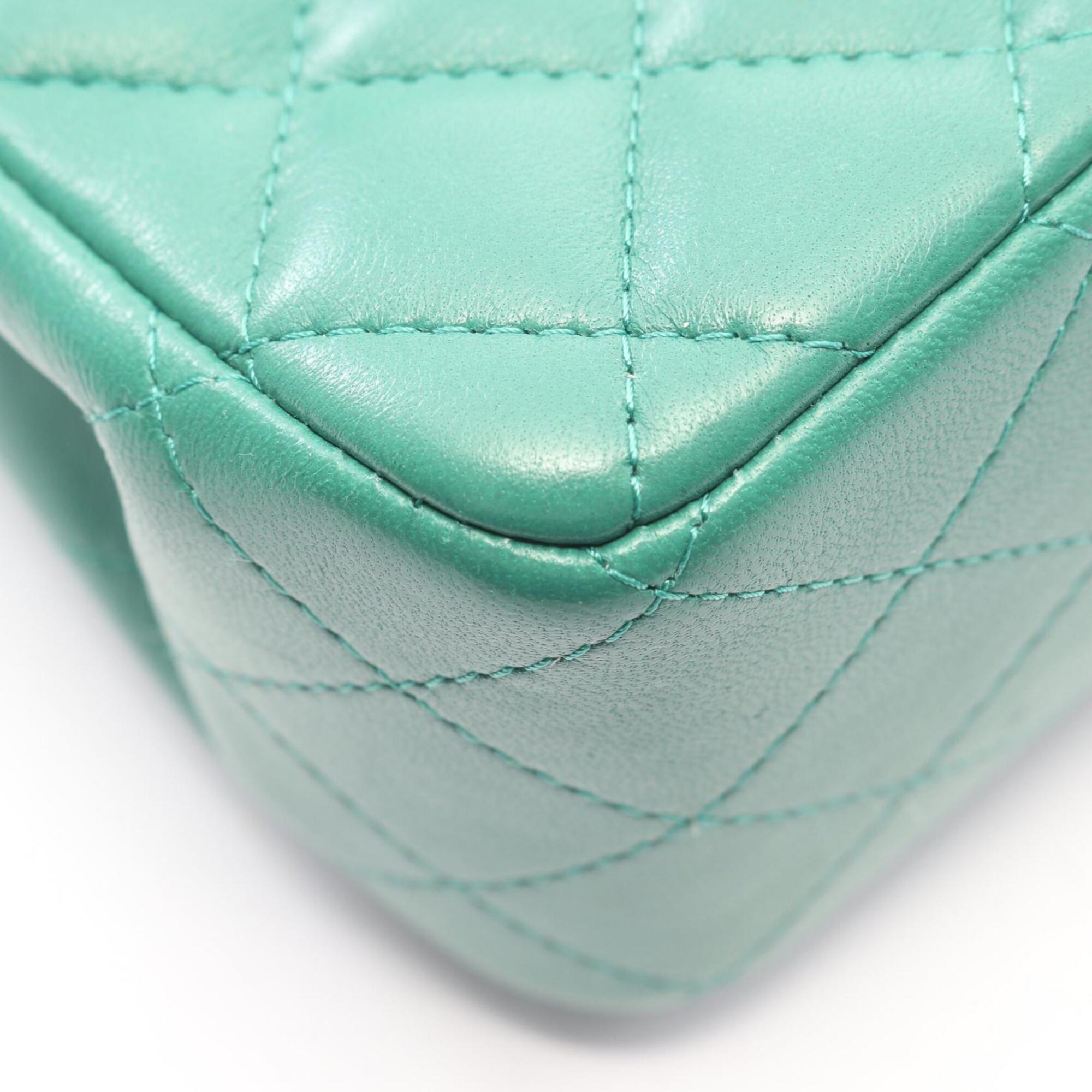 Chanel Green Leather Handbag Shoulder Bag (Pre-Owned)