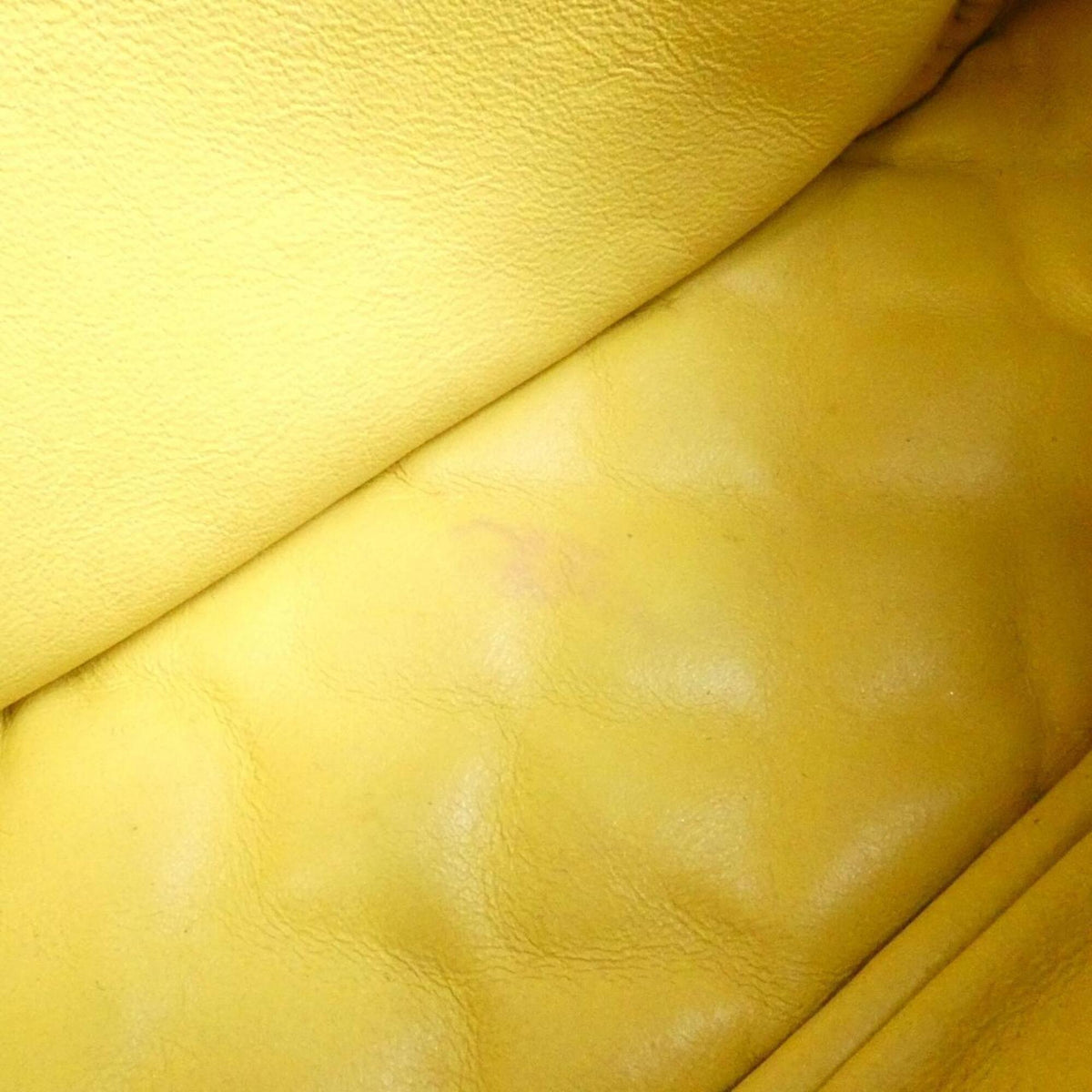 Chanel Yellow Shoulder Bag (Pre-Owned)