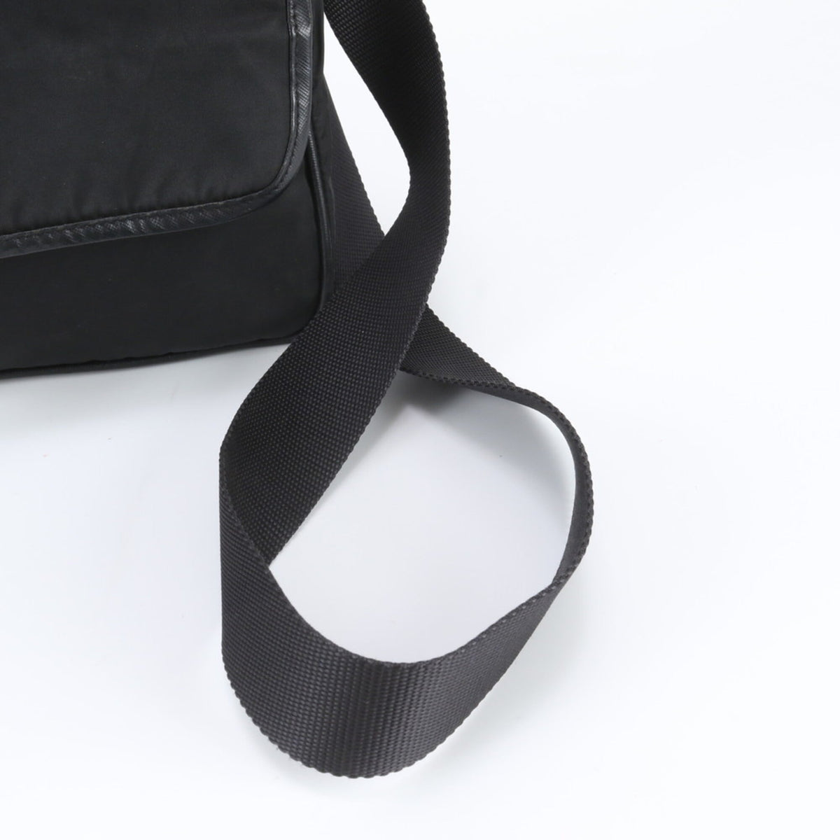 Prada Black Leather Nylon Messenger Bag Shoulder Bag (Pre-Owned)