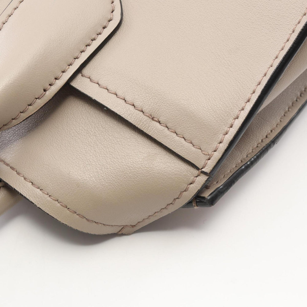 Prada Beige Leather Handbag (Pre-Owned)