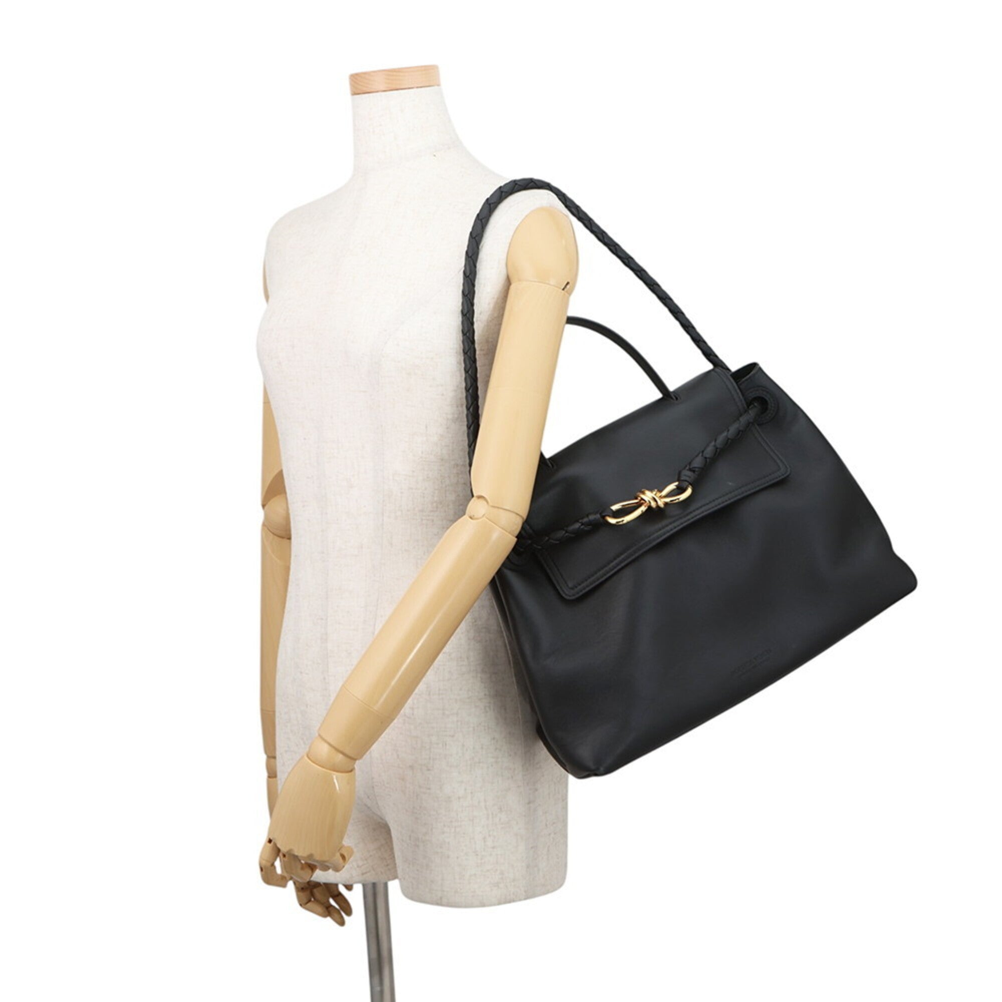 Bottega Veneta Black Leather Handbag (Pre-Owned)