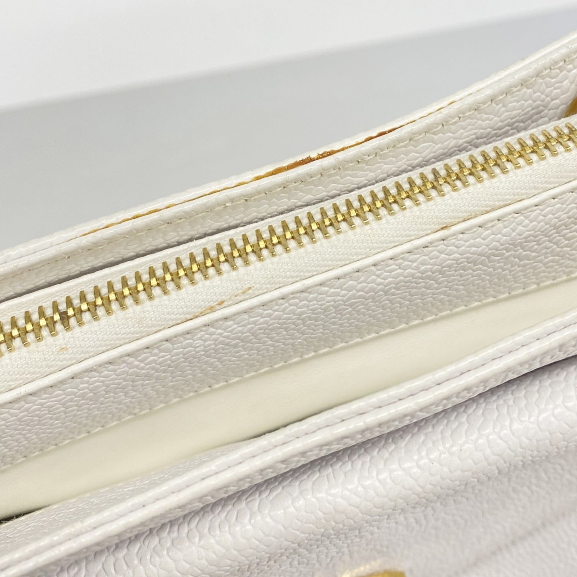 Chanel White Grained Calfskin Tote Bag (Pre-Owned)