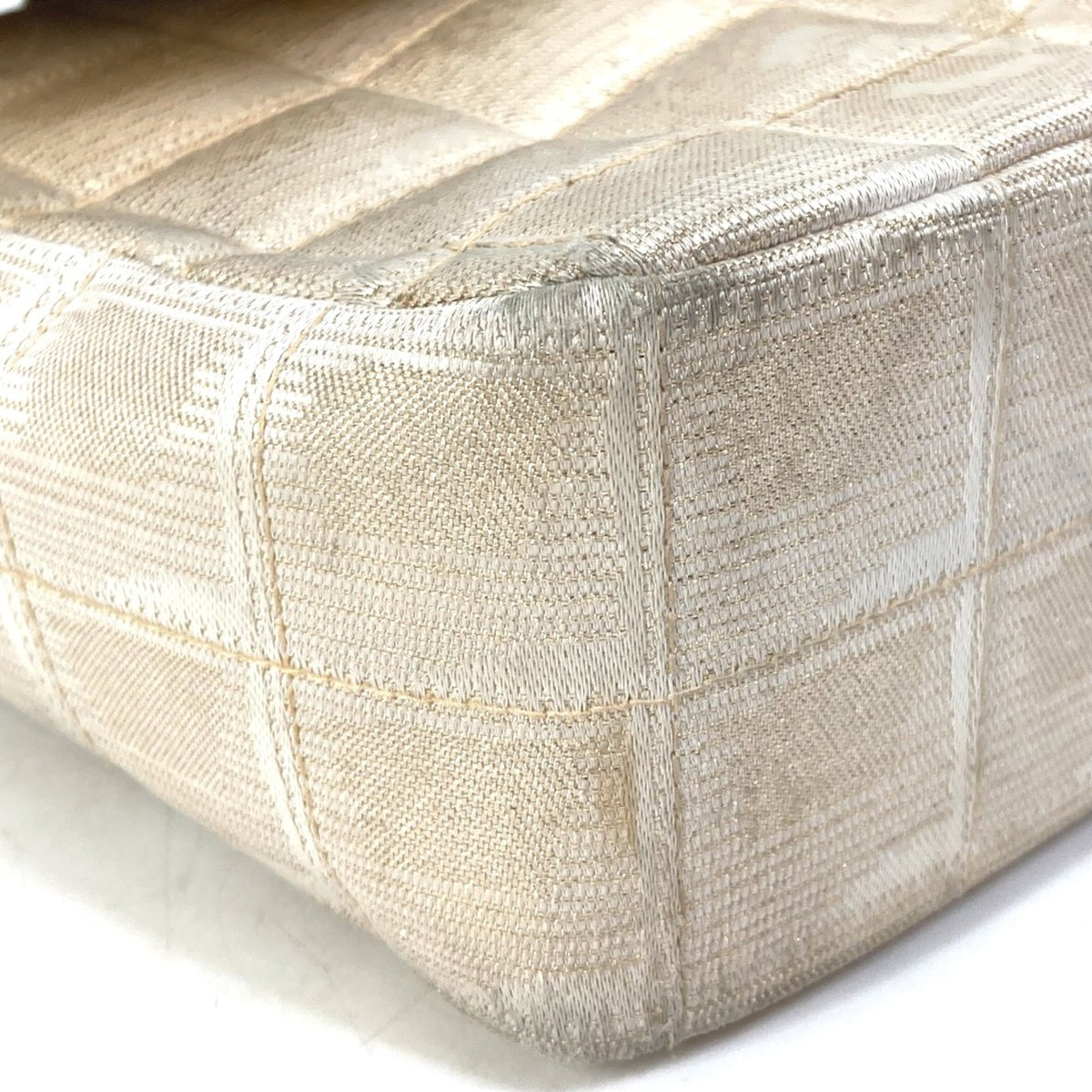 Chanel Beige Cloth Shoulder Bag (Pre-Owned)